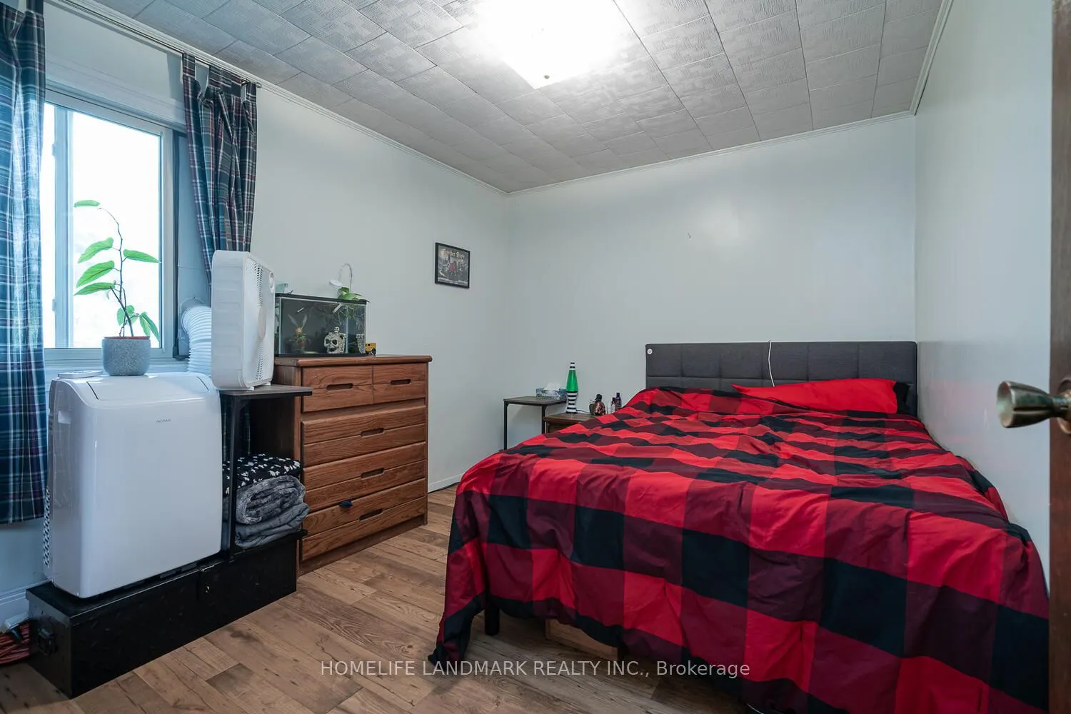4432 MIDDLE Road