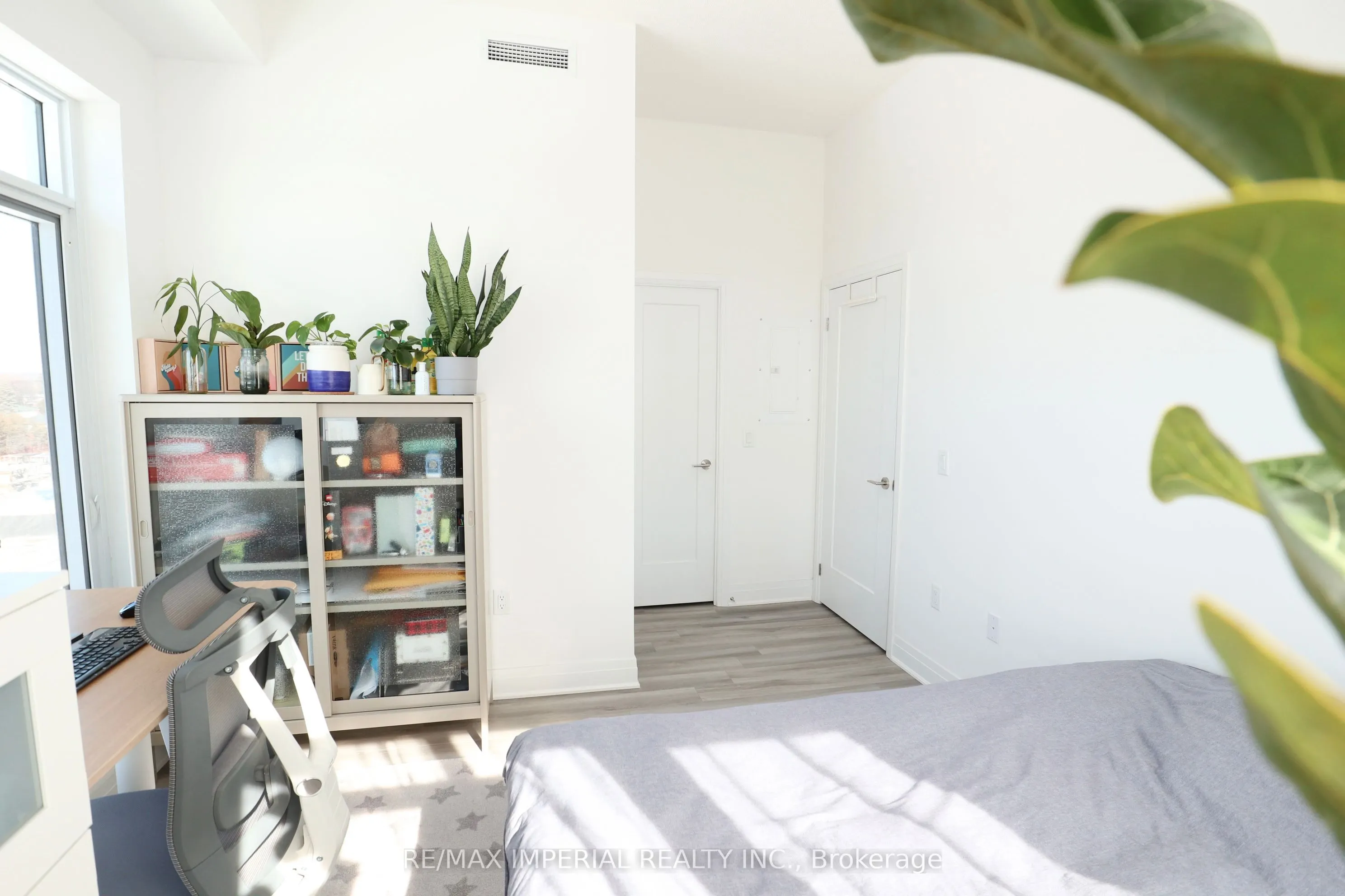 3220 Sheppard Avenue E, #402
