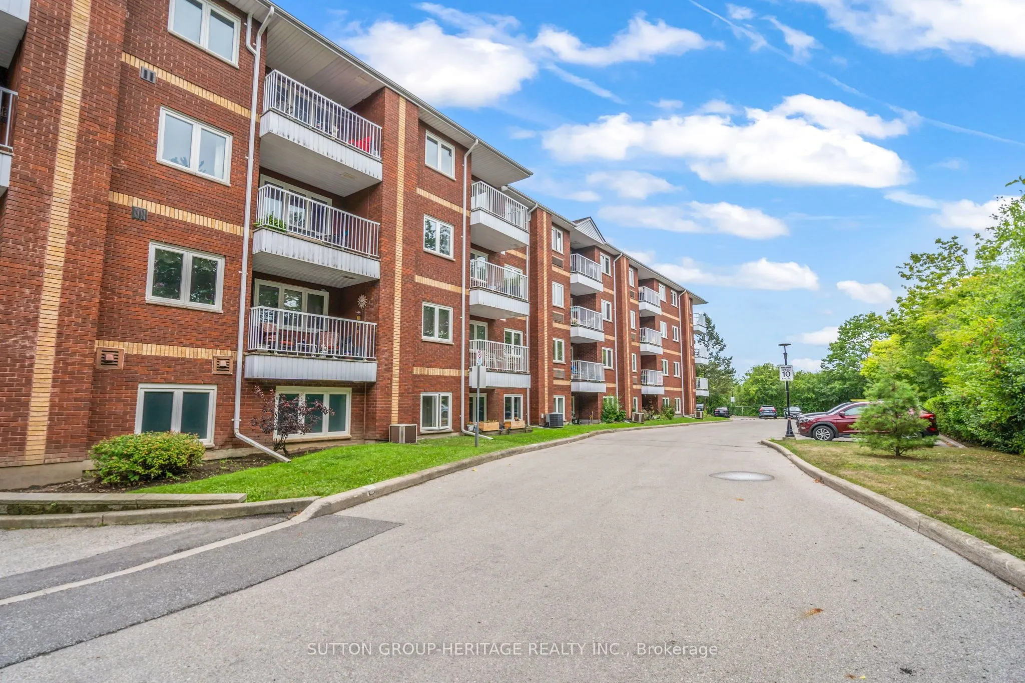 193 LakeDriveway W, #320