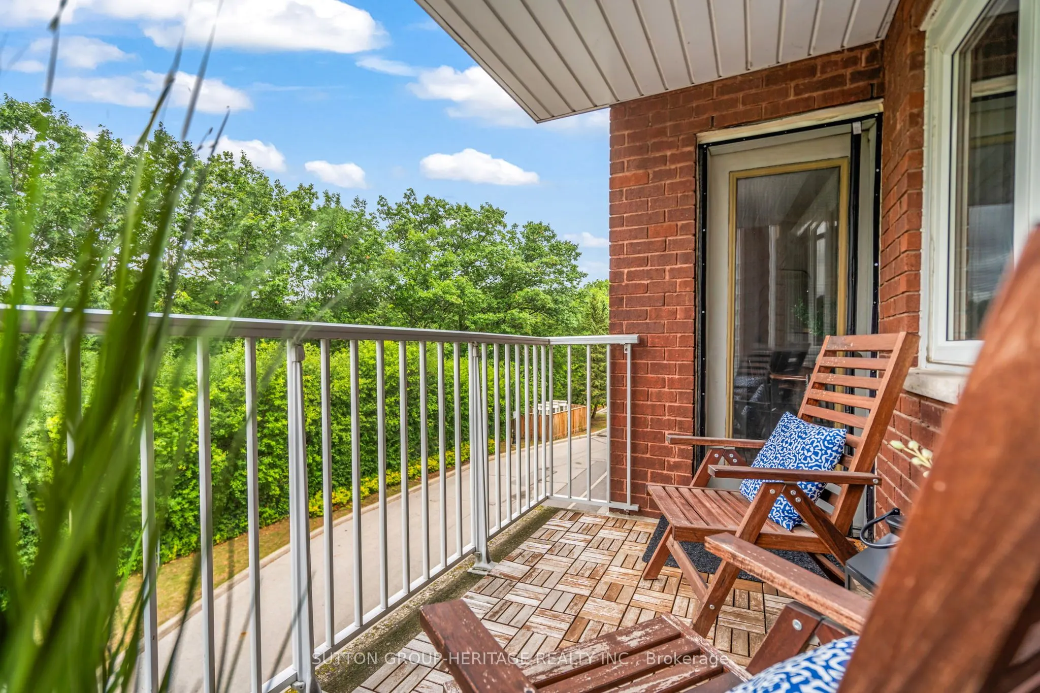 193 LakeDriveway W, #320