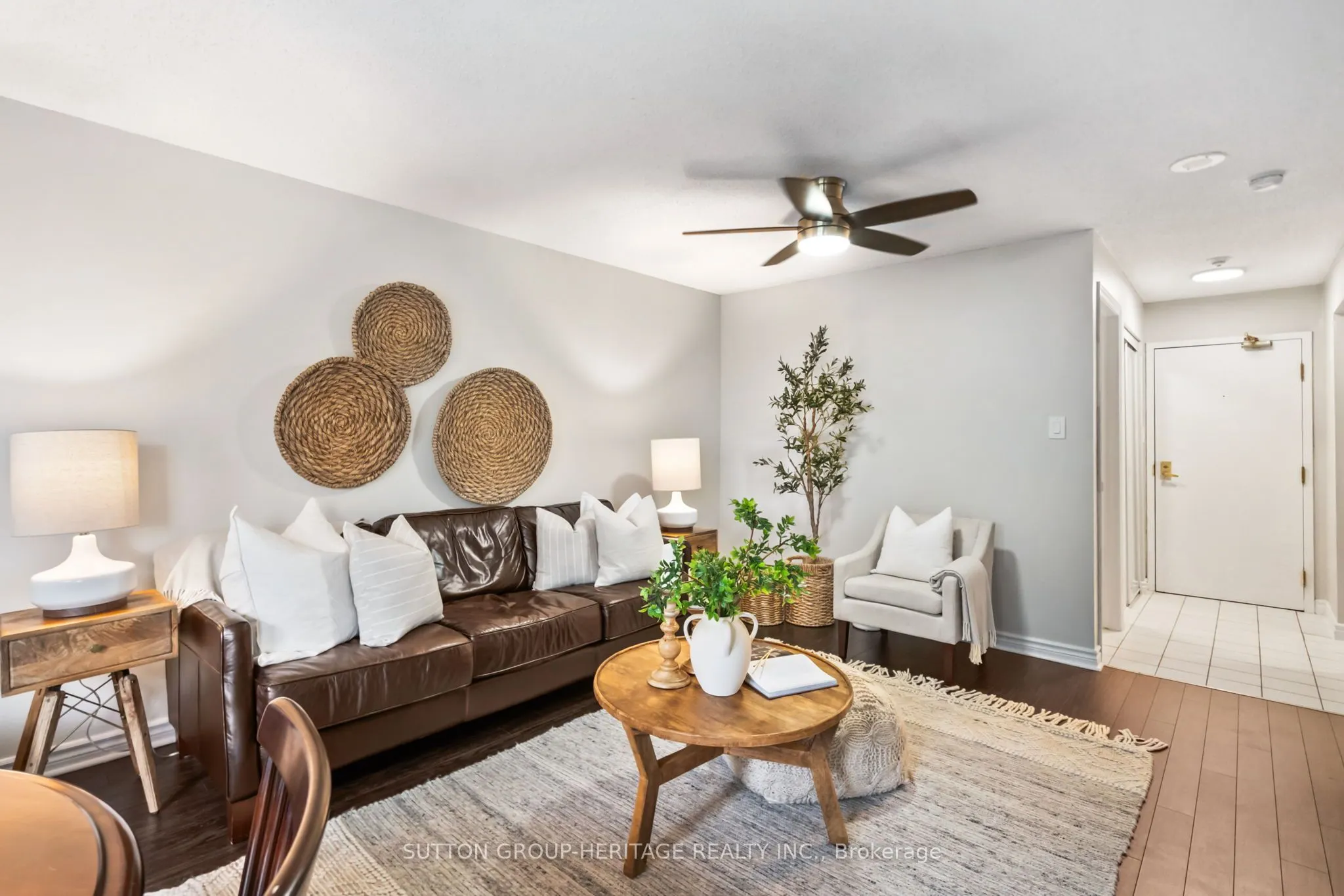 193 LakeDriveway W, #320