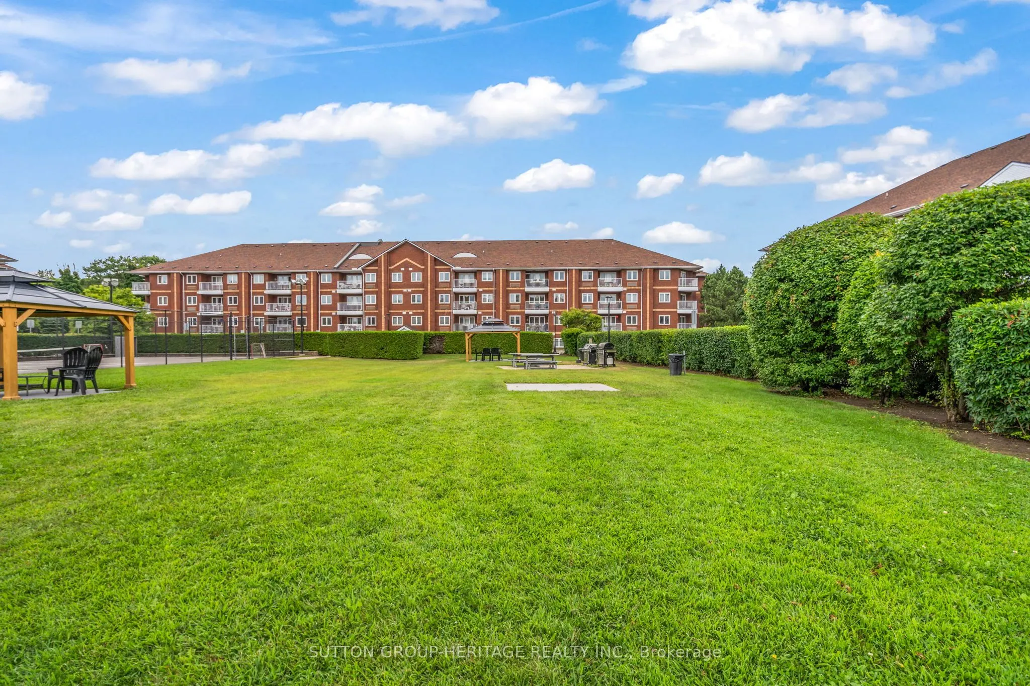 193 LakeDriveway W, #320