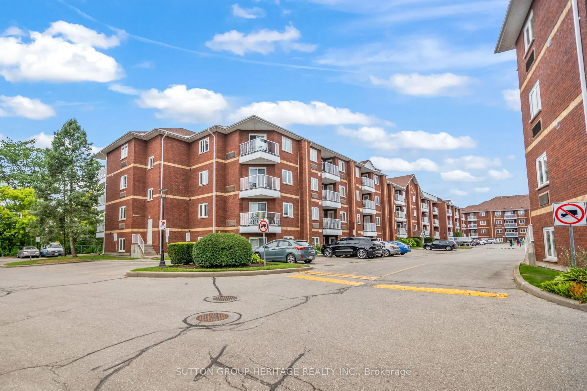 193 LakeDriveway W, #320