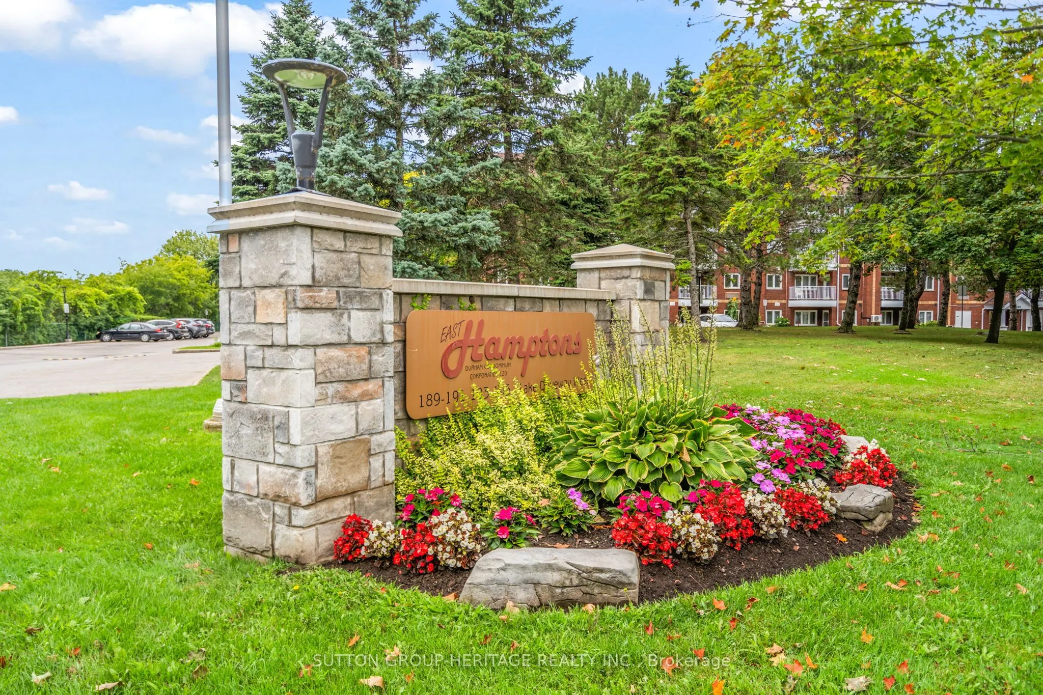 193 LakeDriveway W, #320