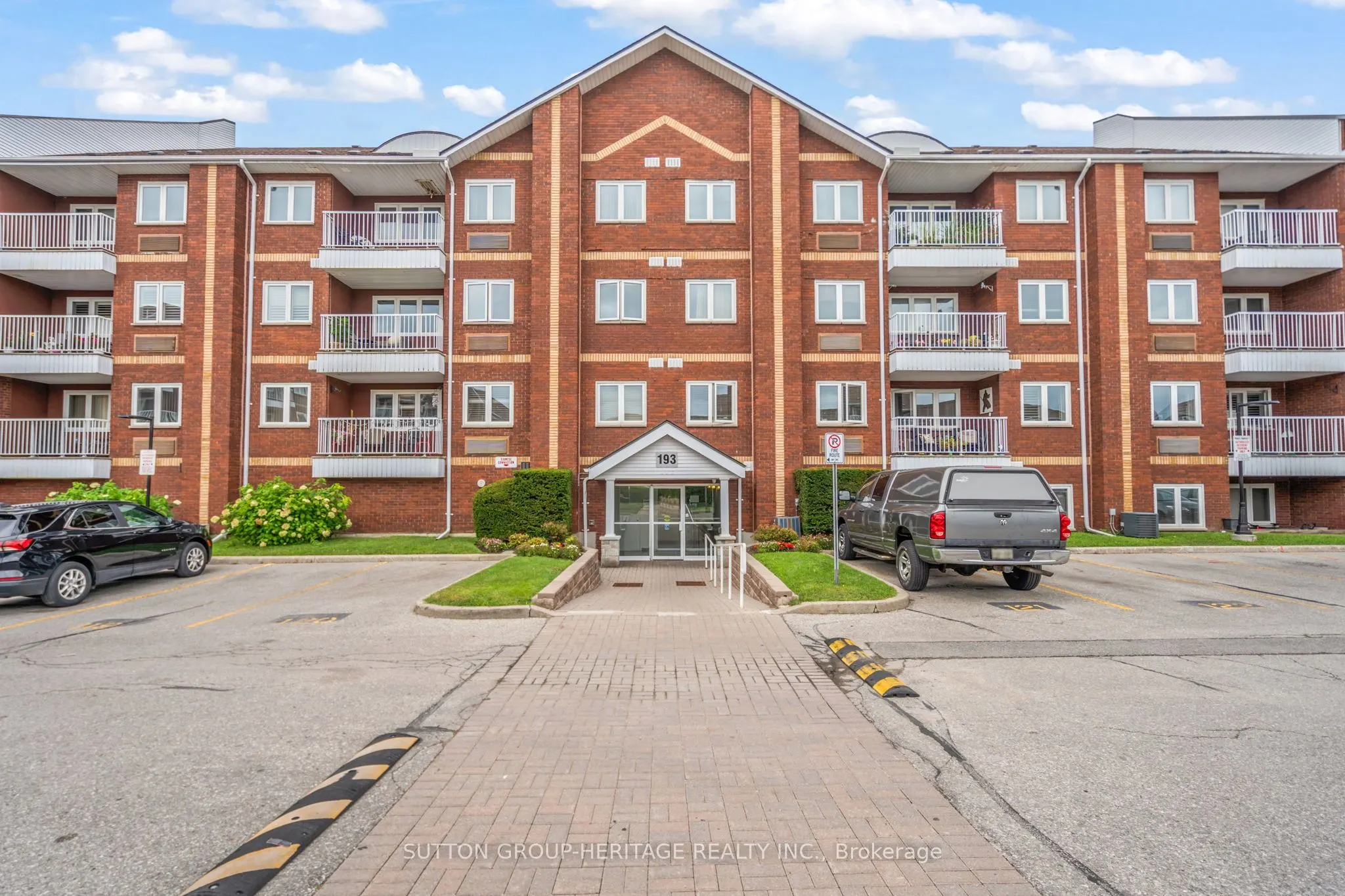 193 LakeDriveway W, #320