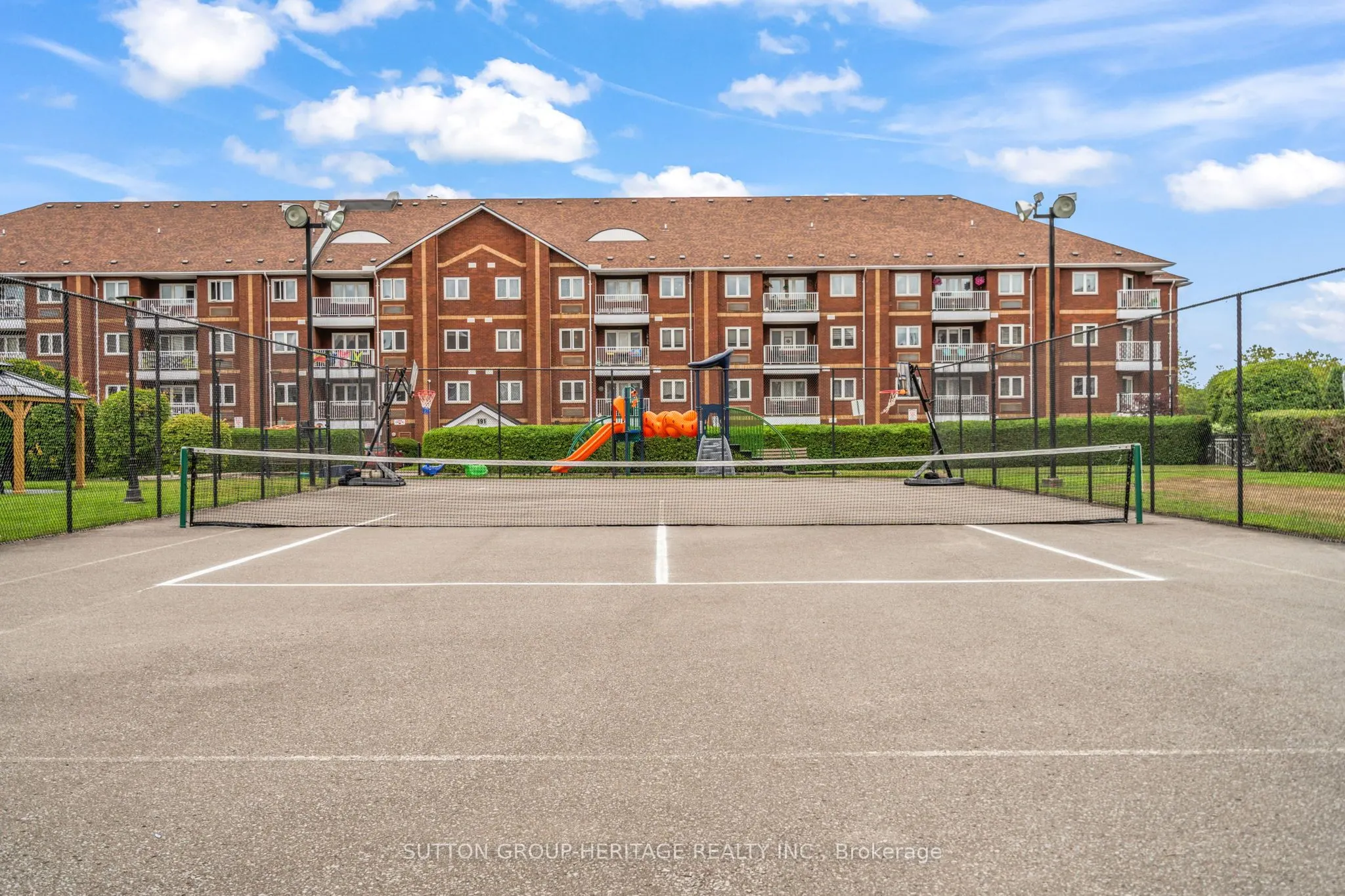 193 LakeDriveway W, #320
