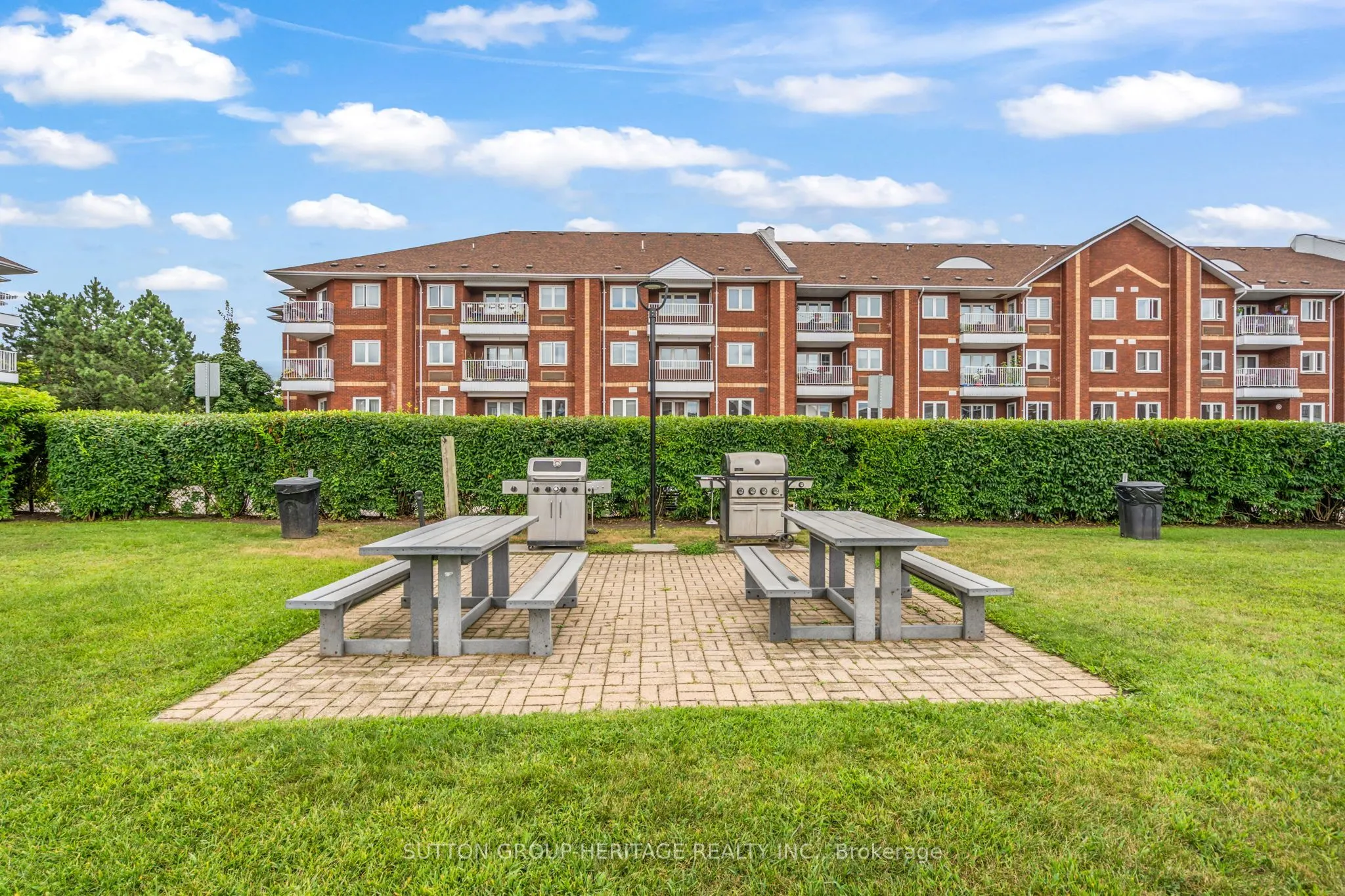 193 LakeDriveway W, #320