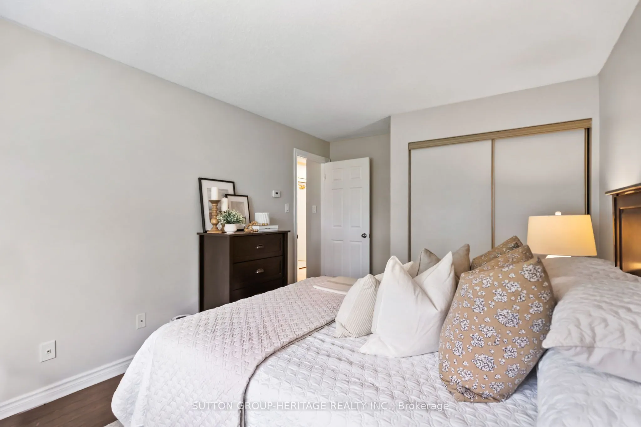 193 LakeDriveway W, #320