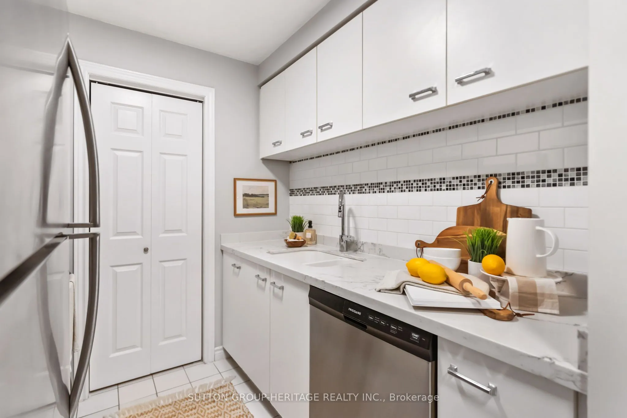193 LakeDriveway W, #320