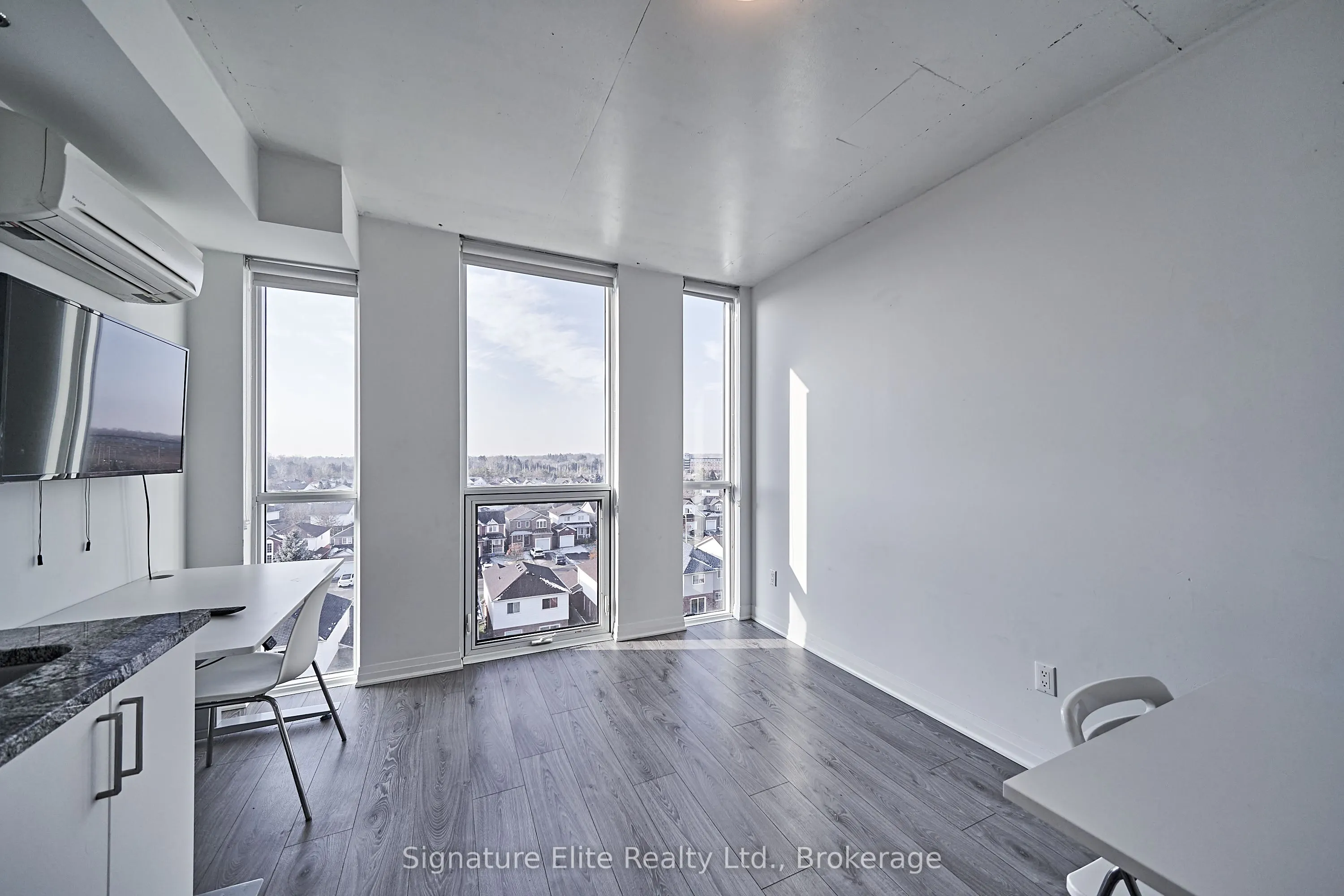 1900 Simcoe Street N, #616