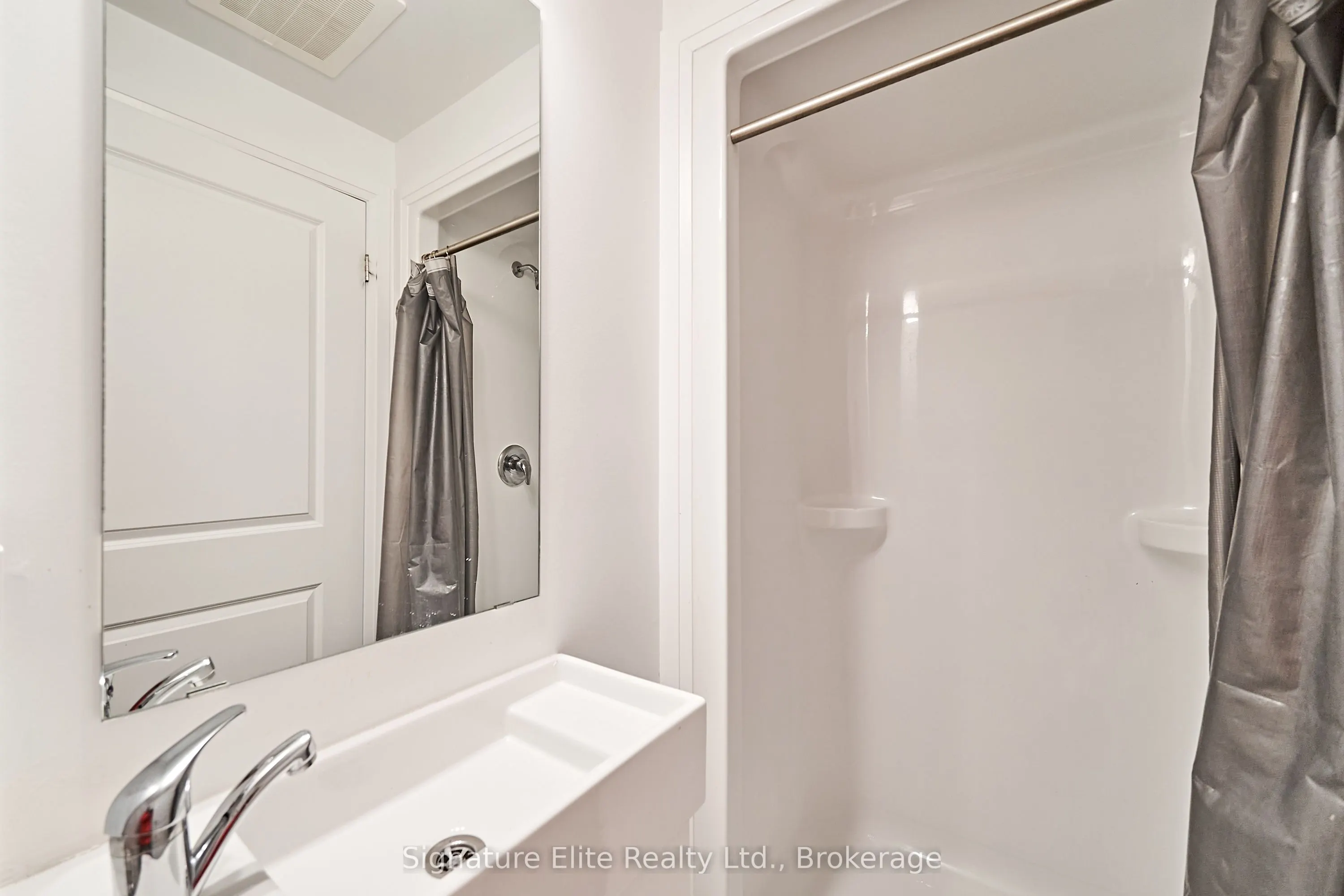 1900 Simcoe Street N, #616