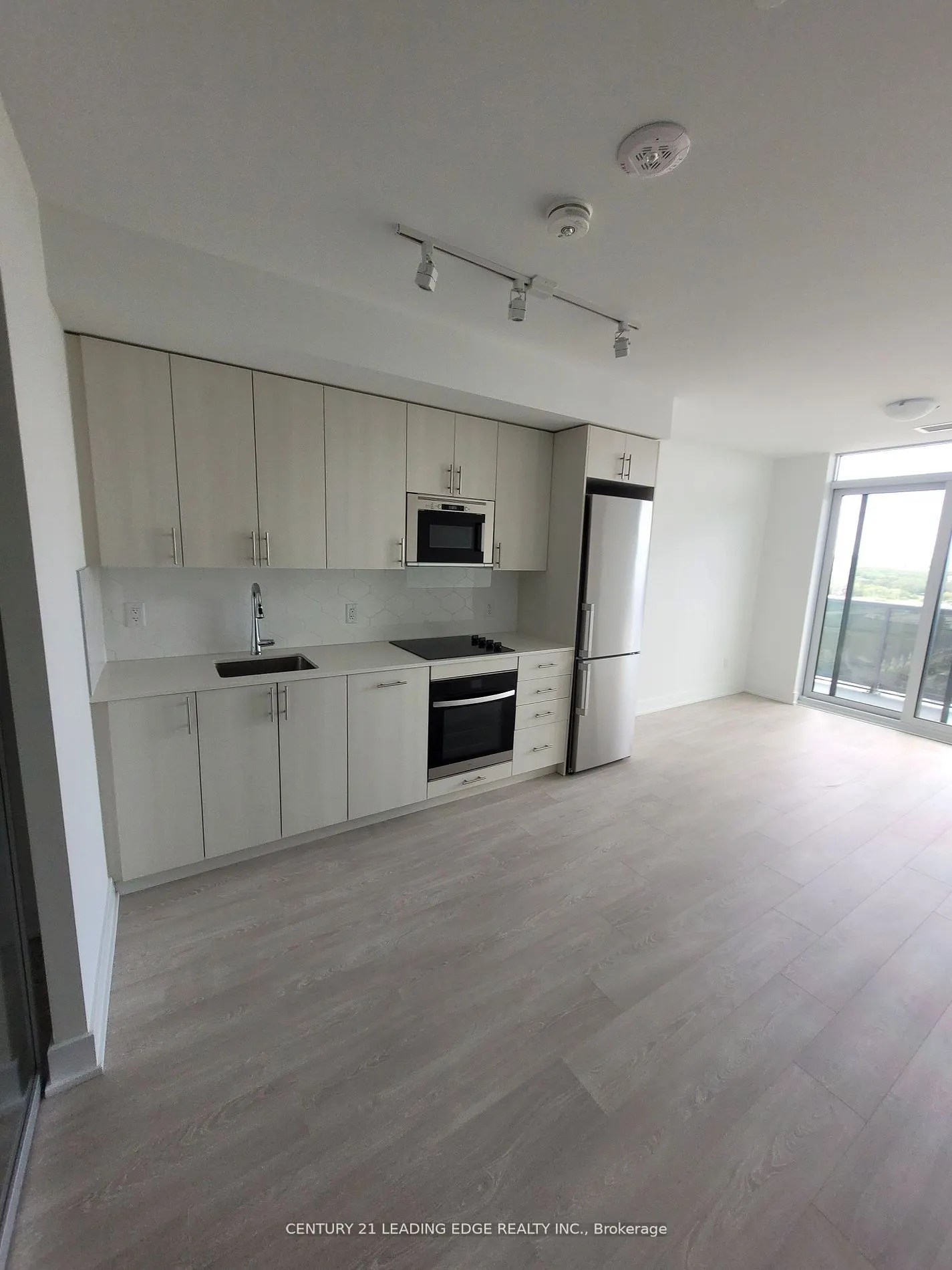 2545 Simcoe Street N, #1902