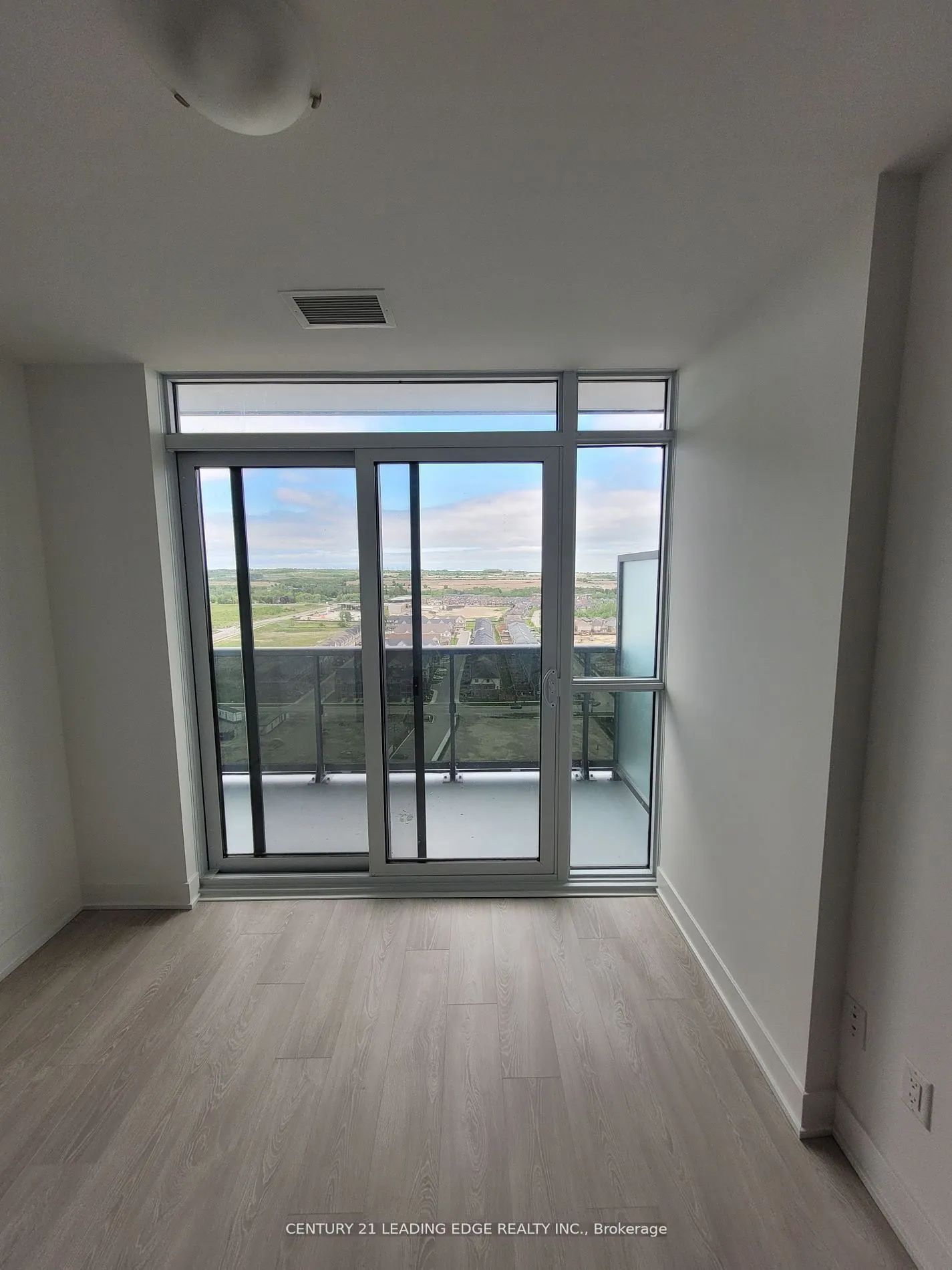 2545 Simcoe Street N, #1902