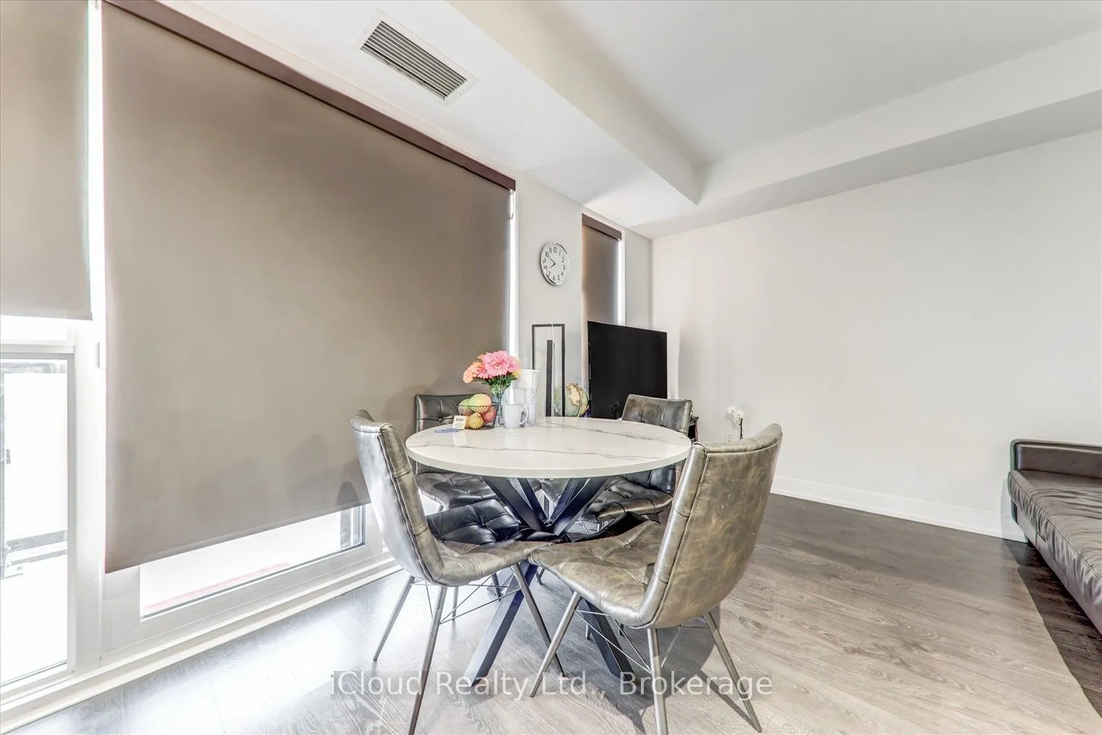2550 Simcoe Street N, #321