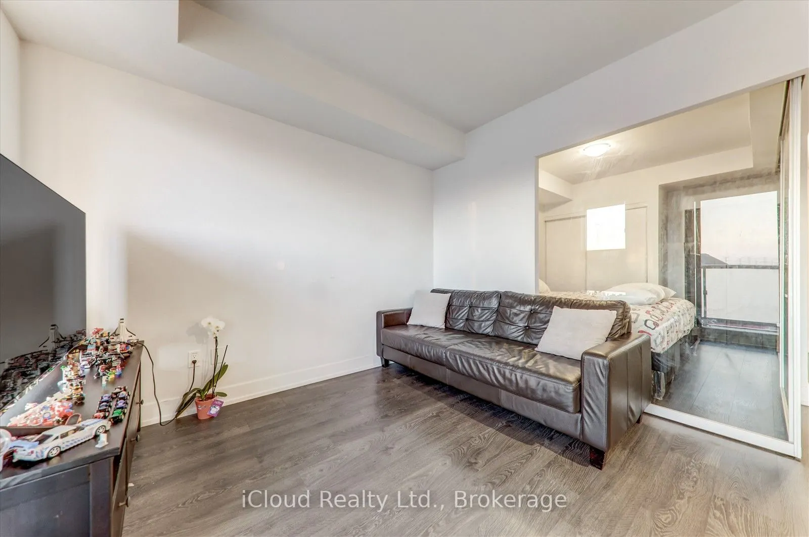 2550 Simcoe Street N, #321