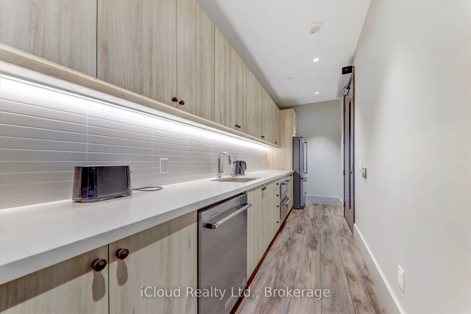 2550 Simcoe Street N, #321