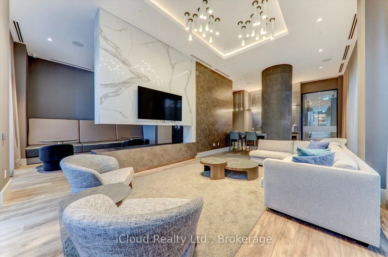 2550 Simcoe Street N, #321
