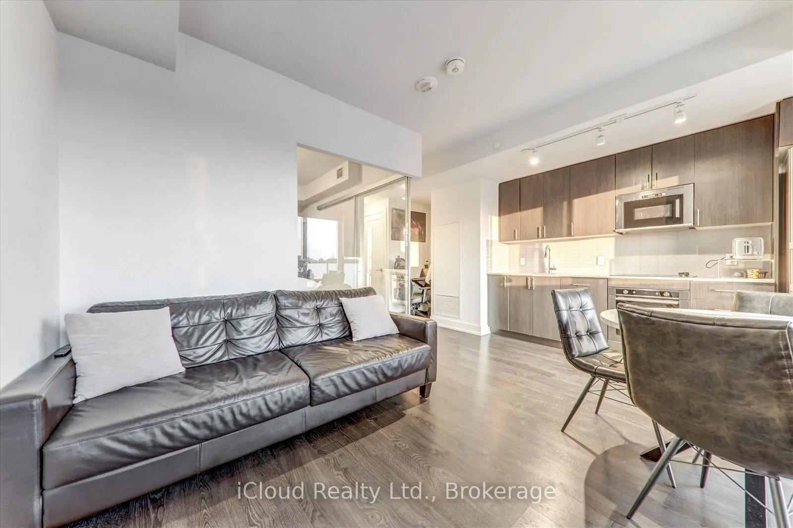 2550 Simcoe Street N, #321