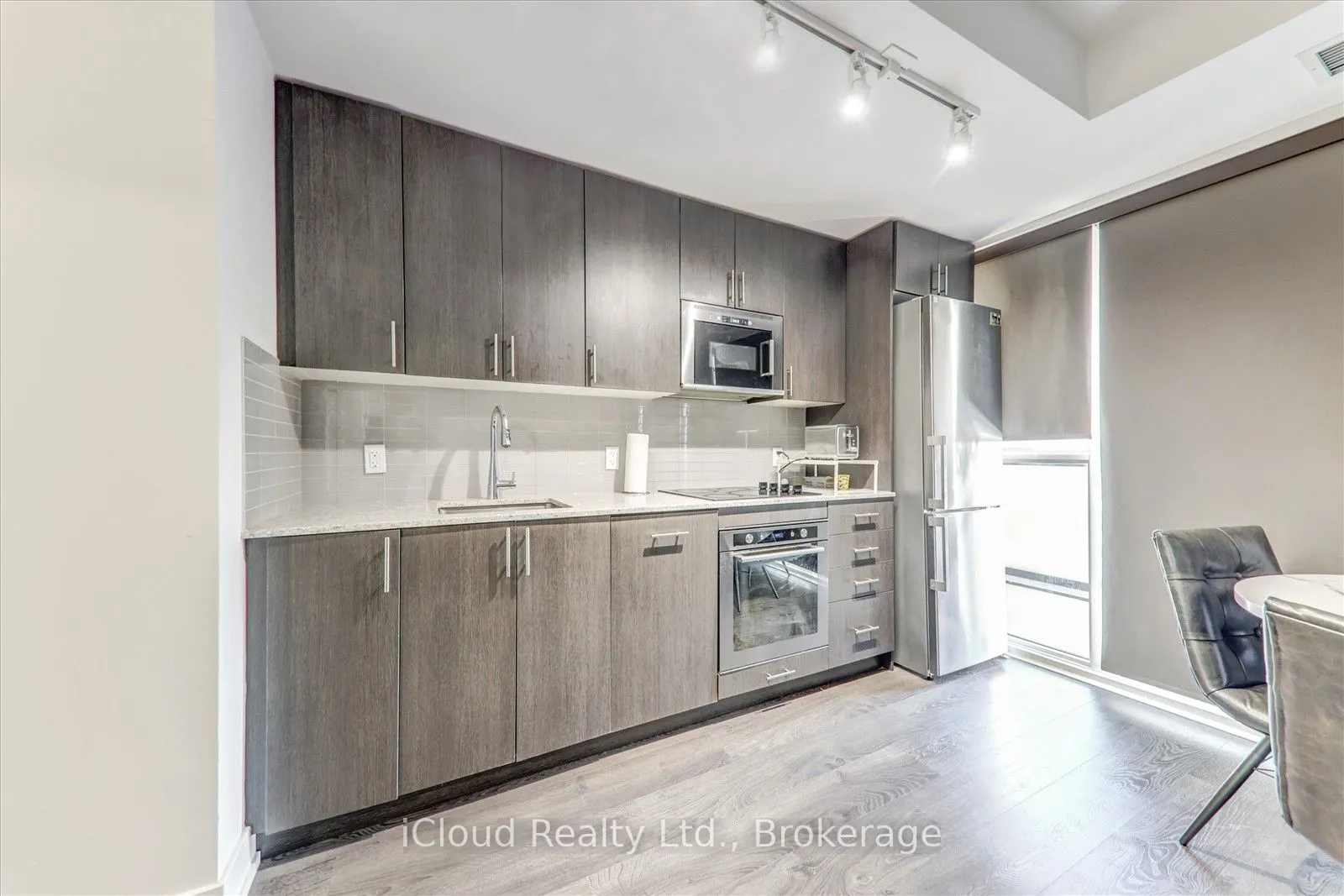 2550 Simcoe Street N, #321