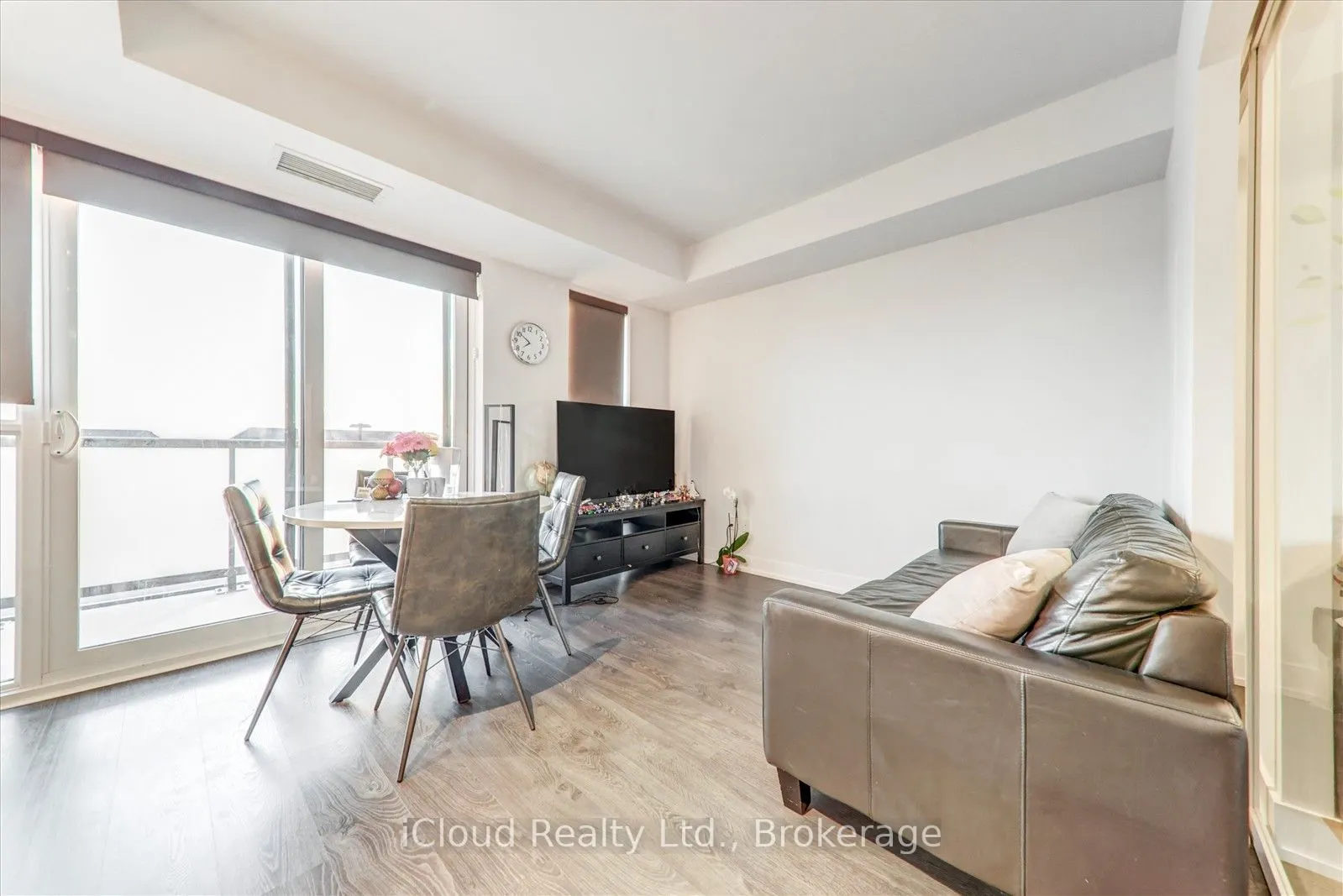 2550 Simcoe Street N, #321