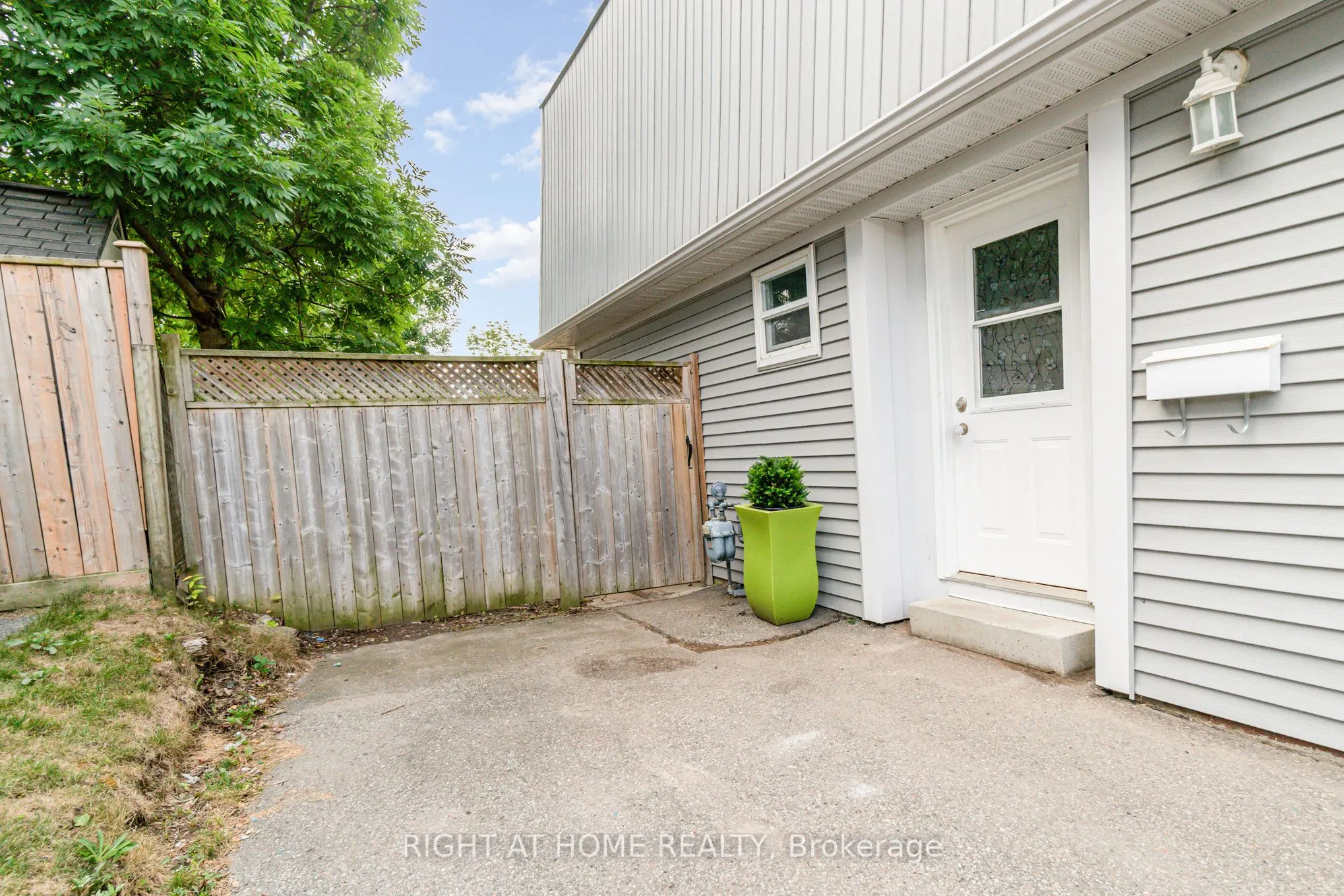 50 Roser Crescent