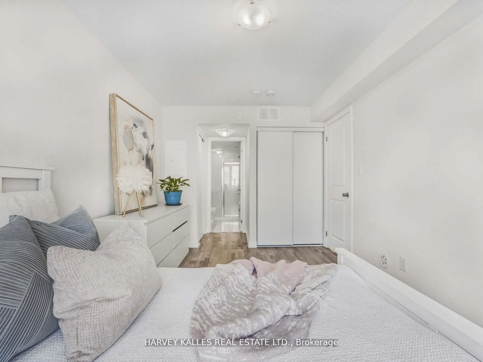 1460 Whites Road, #404