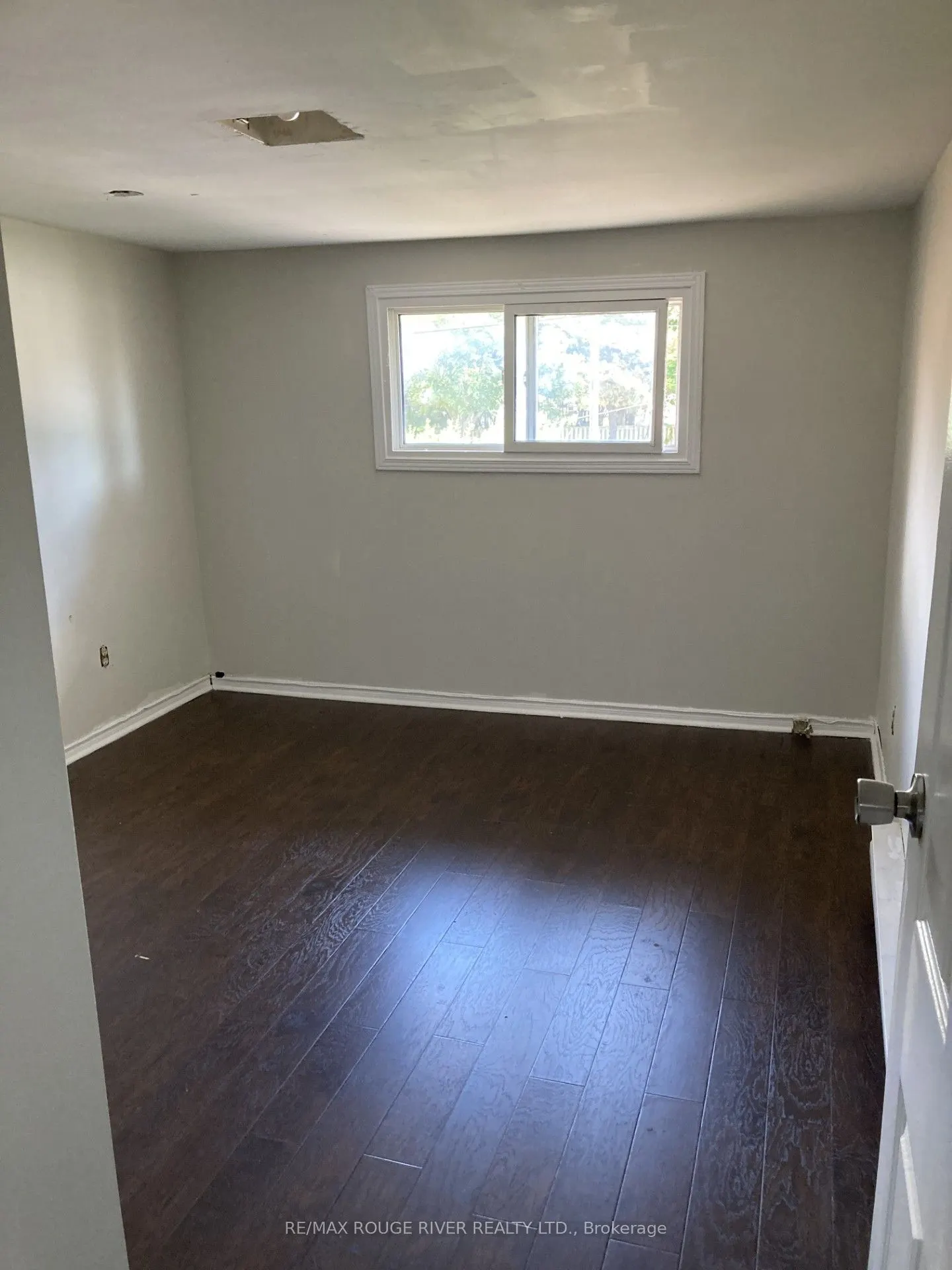 152 Thickson Road N