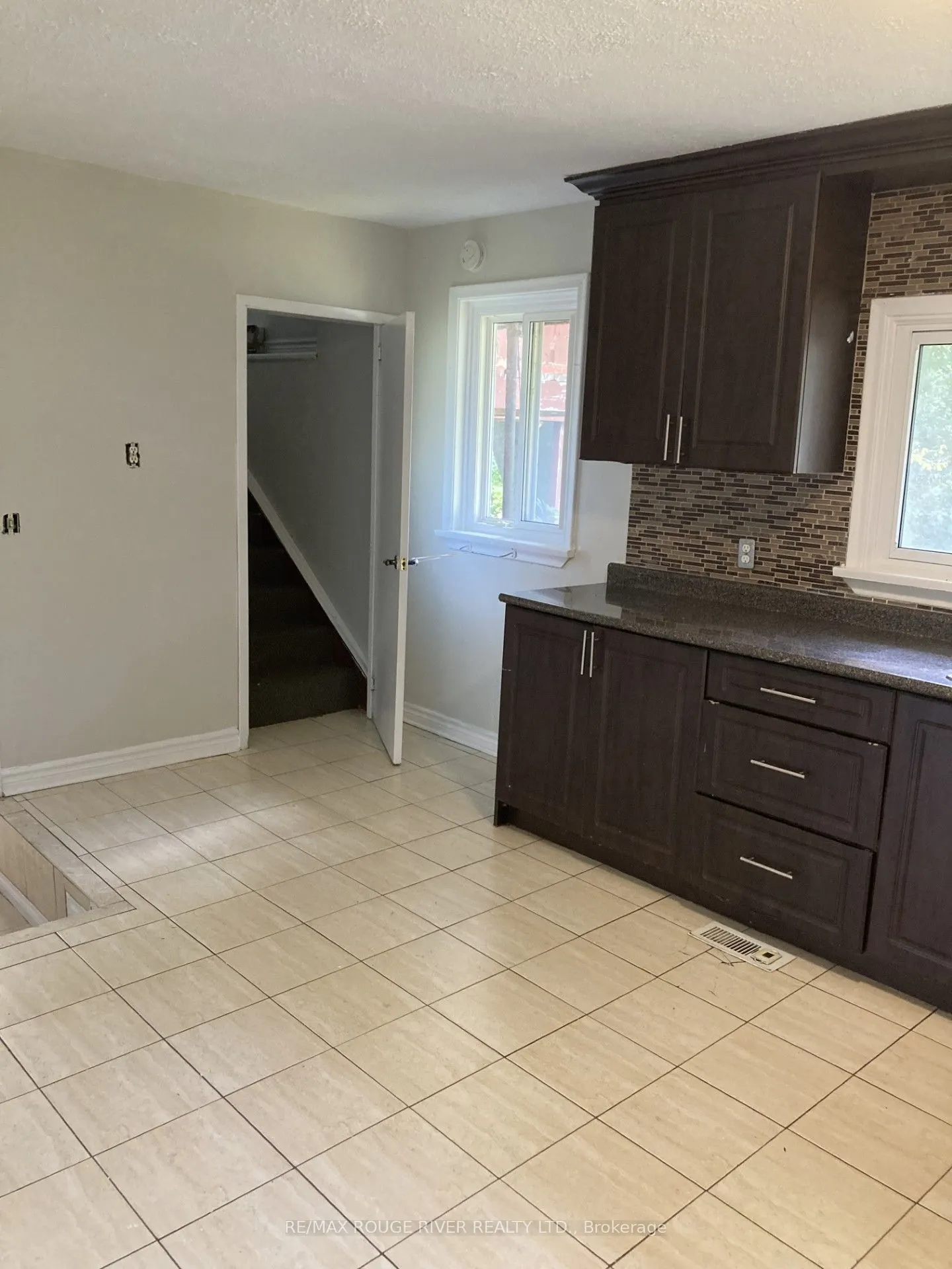 152 Thickson Road N