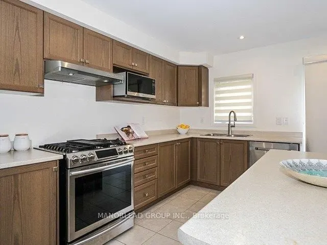 17 Raithby Crescent