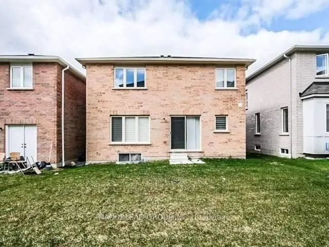 17 Raithby Crescent