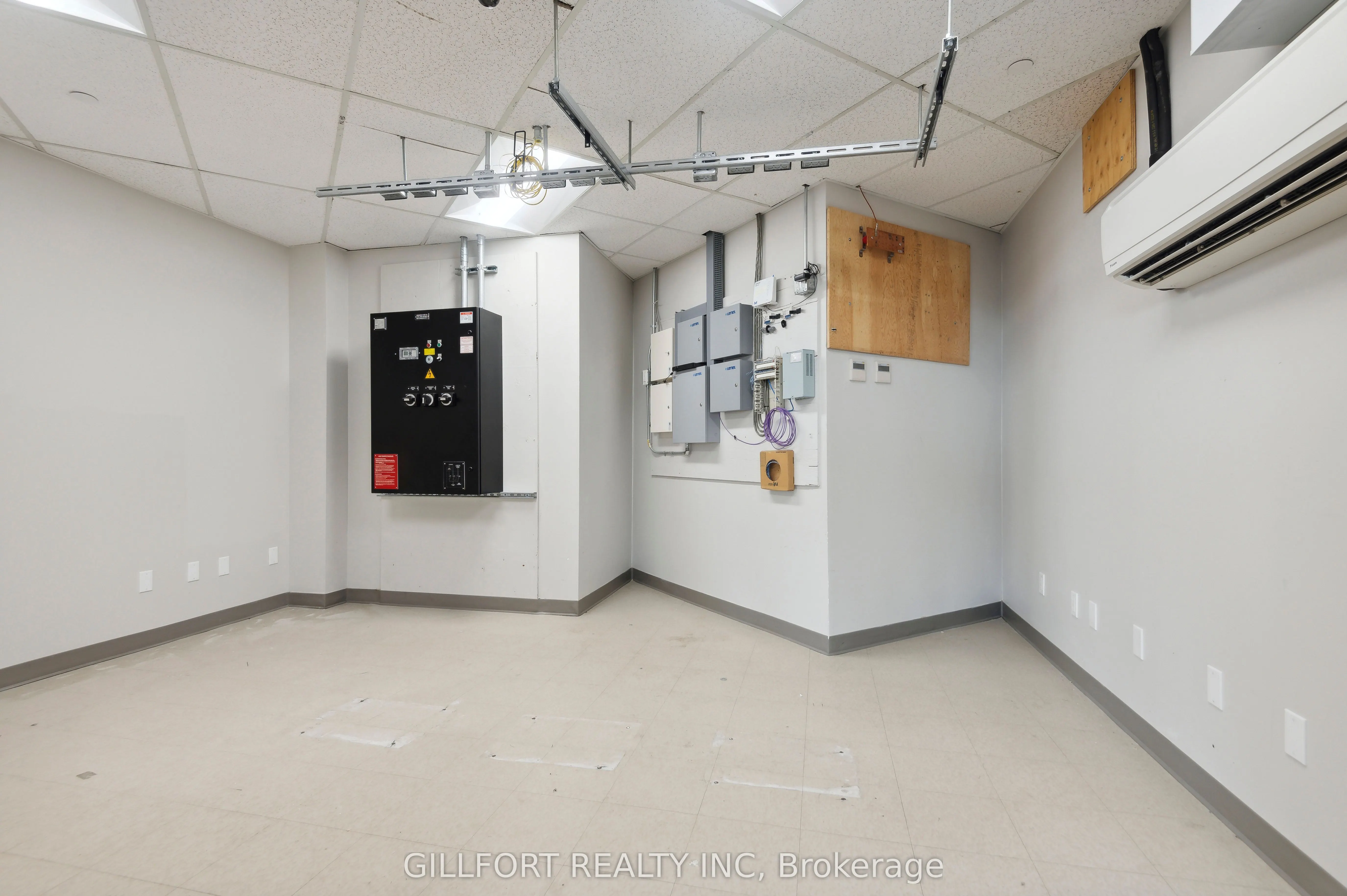 5639 Finch Avenue E, #3rd Floor