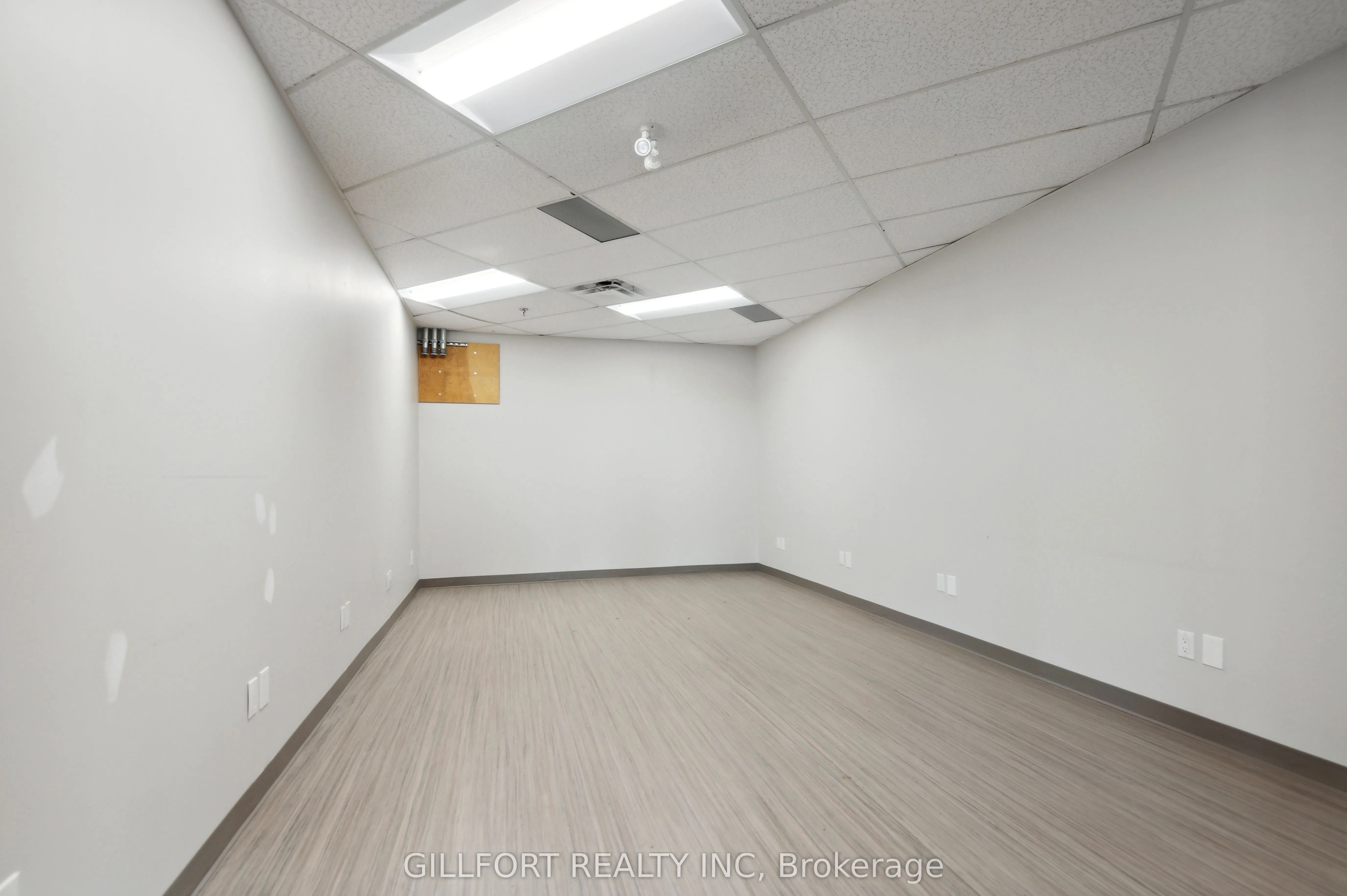 5639 Finch Avenue E, #3rd Floor