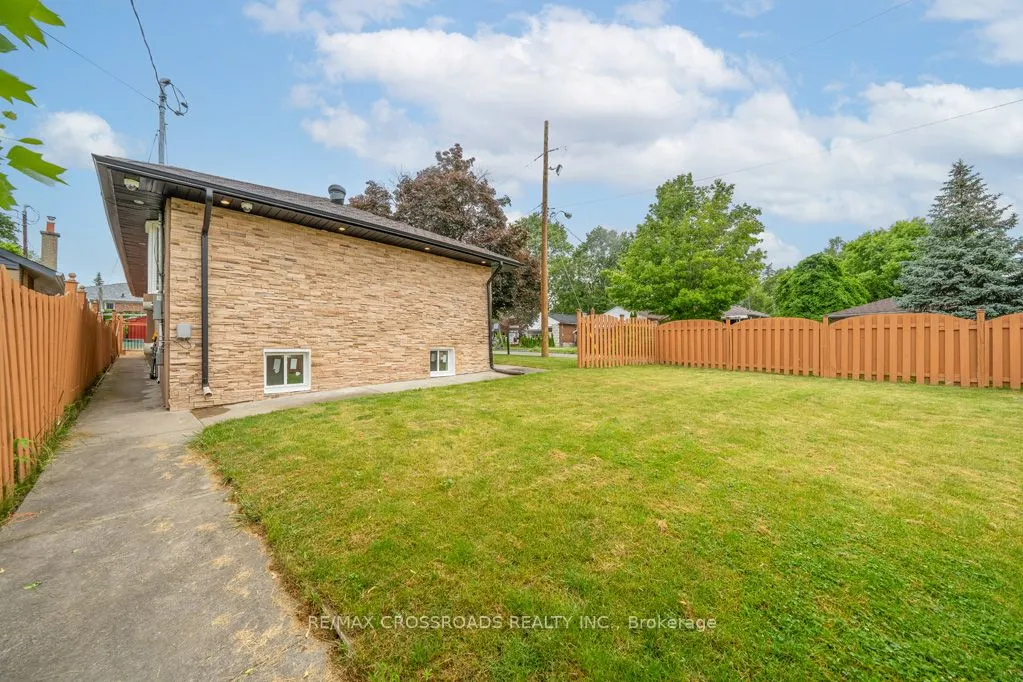 2 Mackinac Crescent
