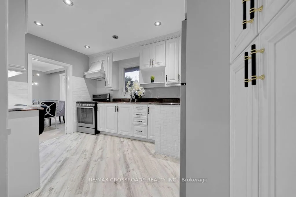 2 Mackinac Crescent