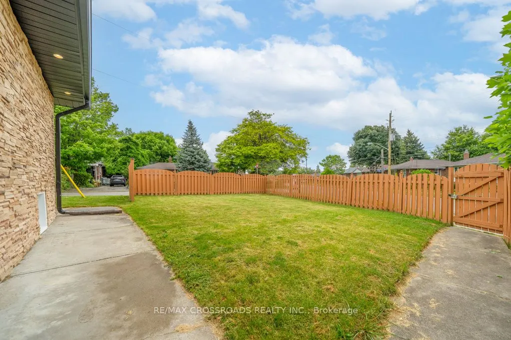 2 Mackinac Crescent