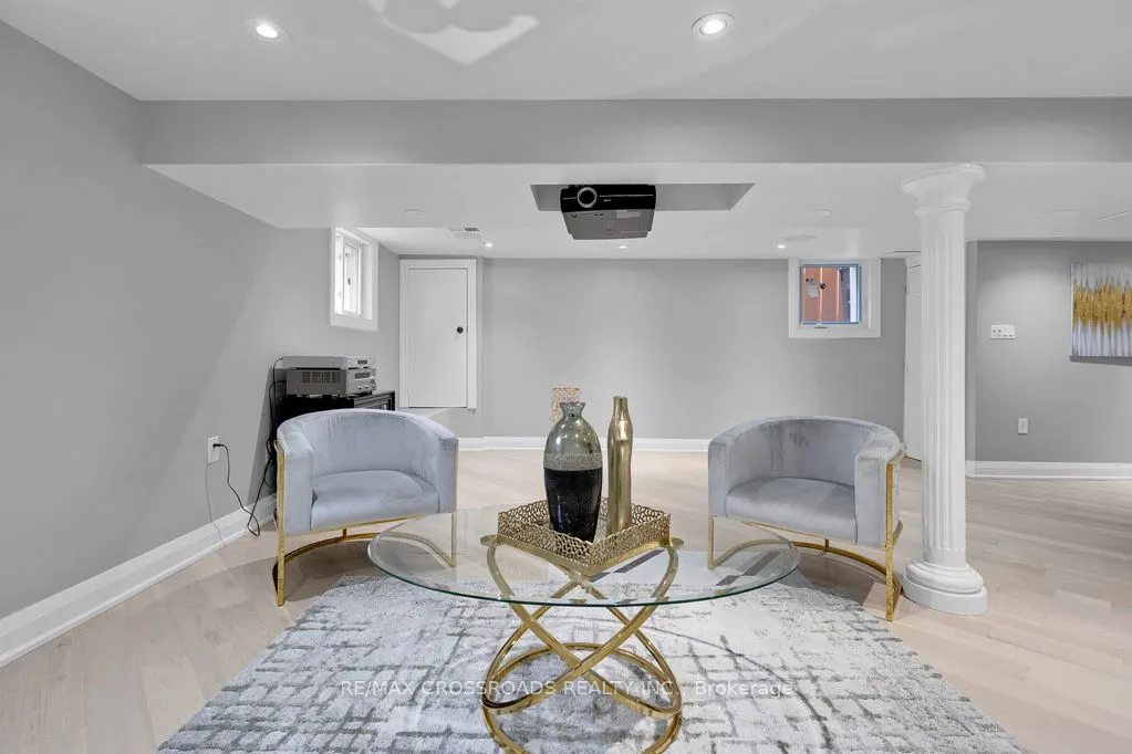 2 Mackinac Crescent