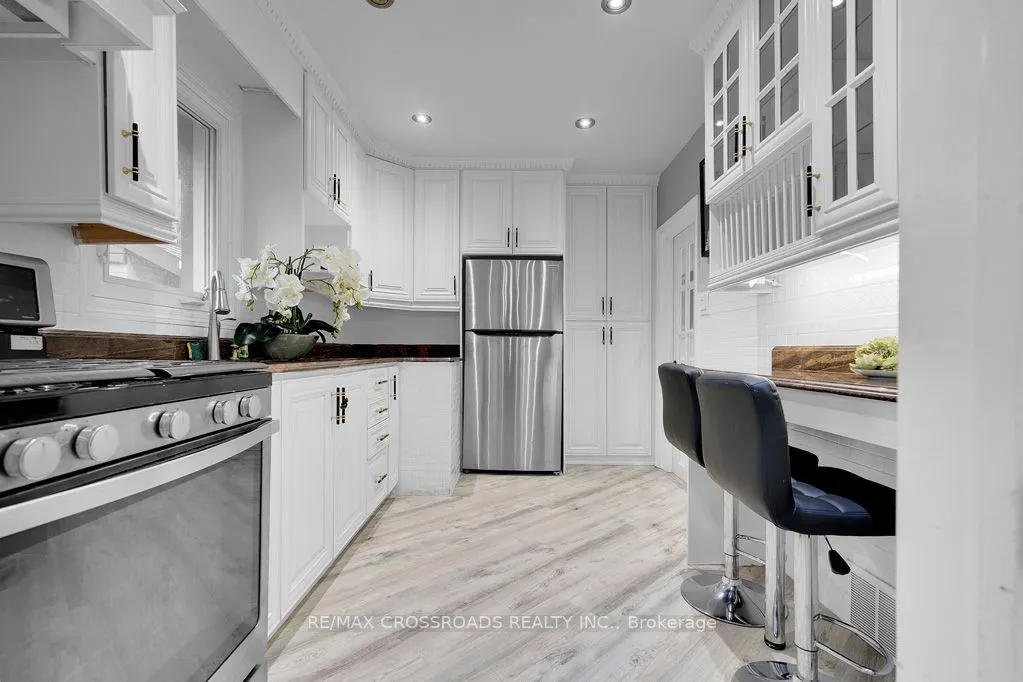 2 Mackinac Crescent