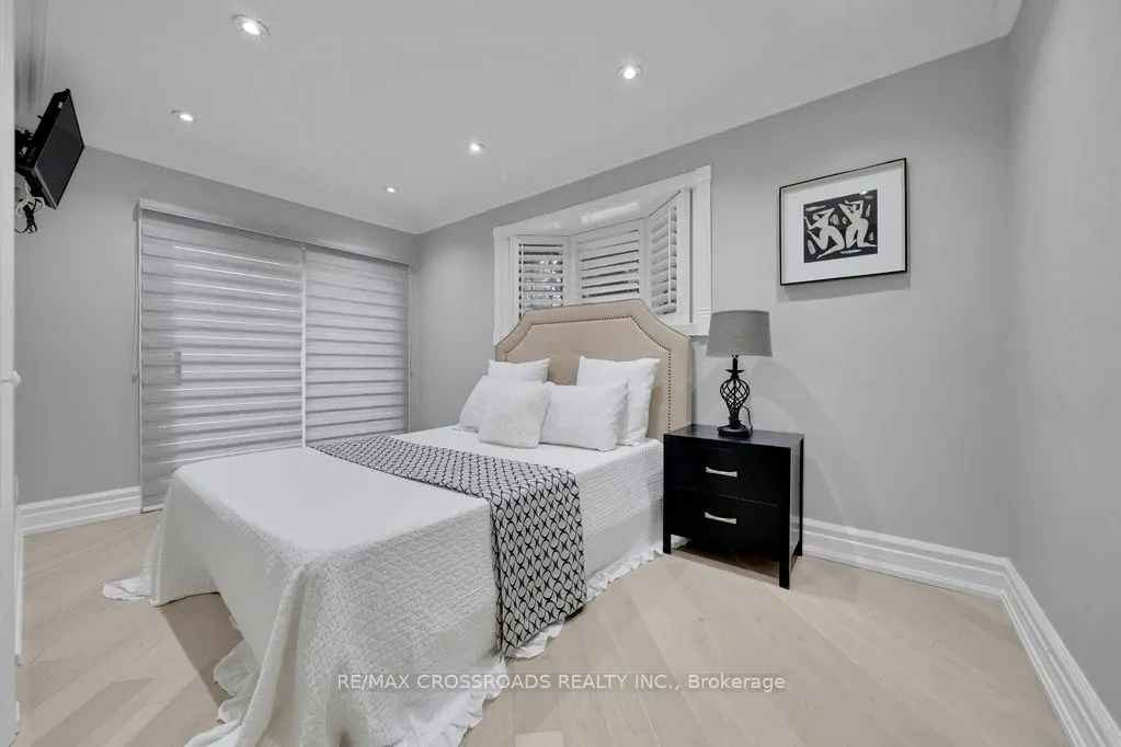2 Mackinac Crescent