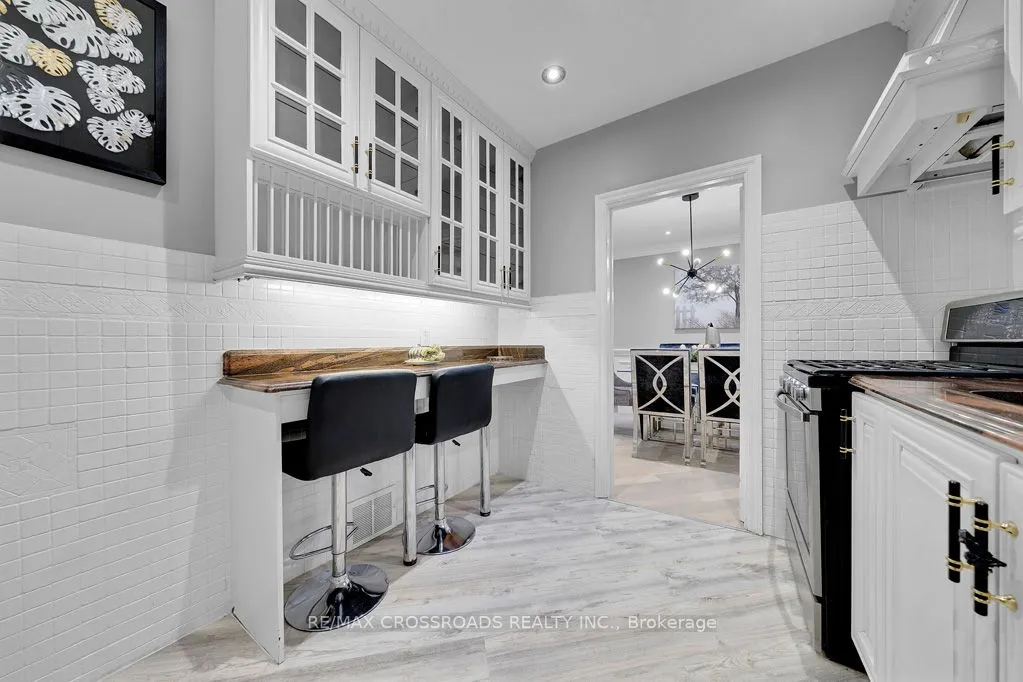 2 Mackinac Crescent