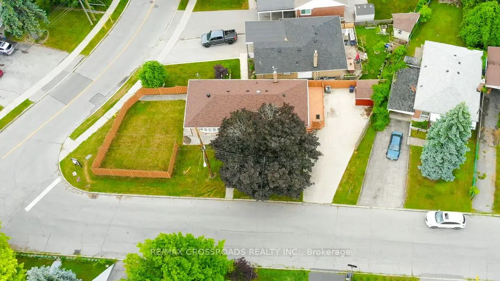 2 Mackinac Crescent