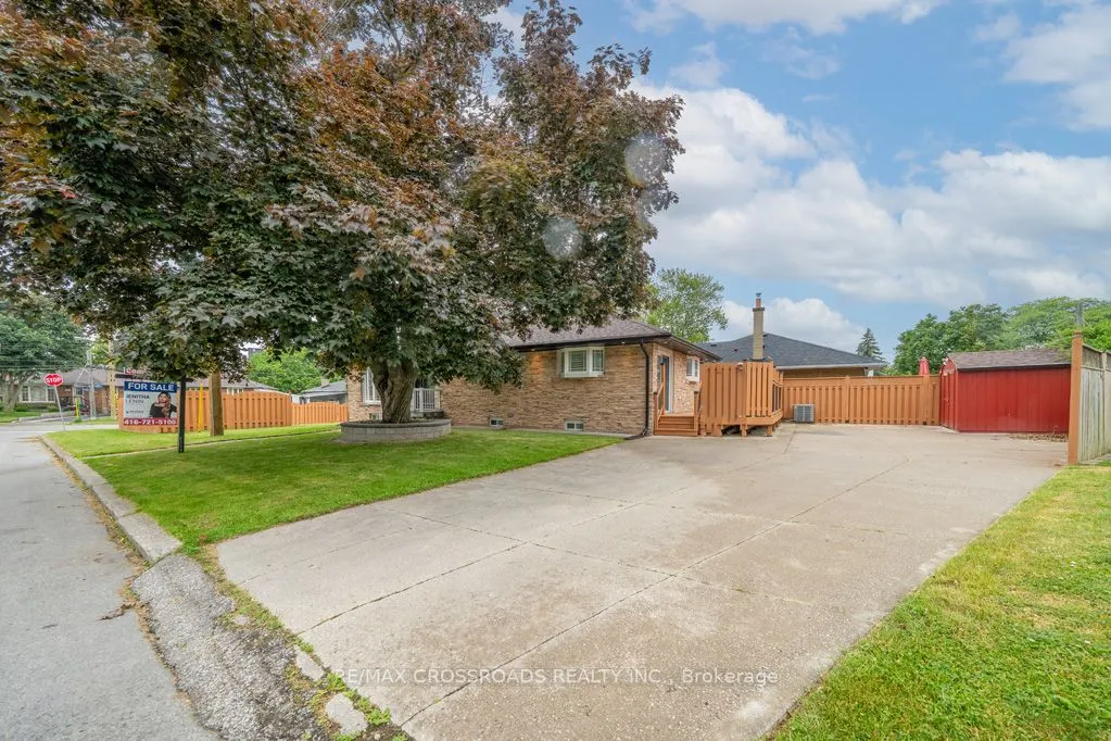 2 Mackinac Crescent