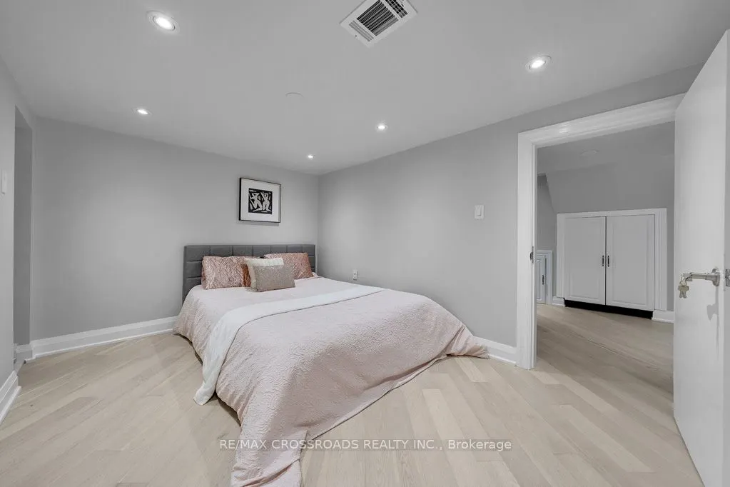 2 Mackinac Crescent