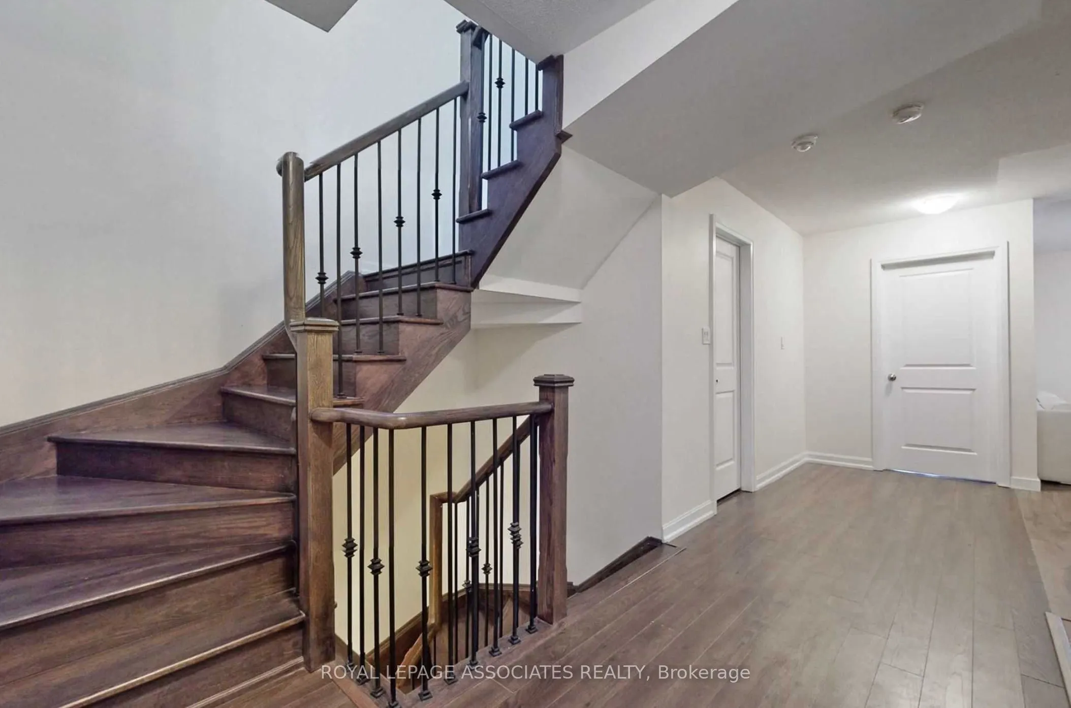 8 Longshore Way