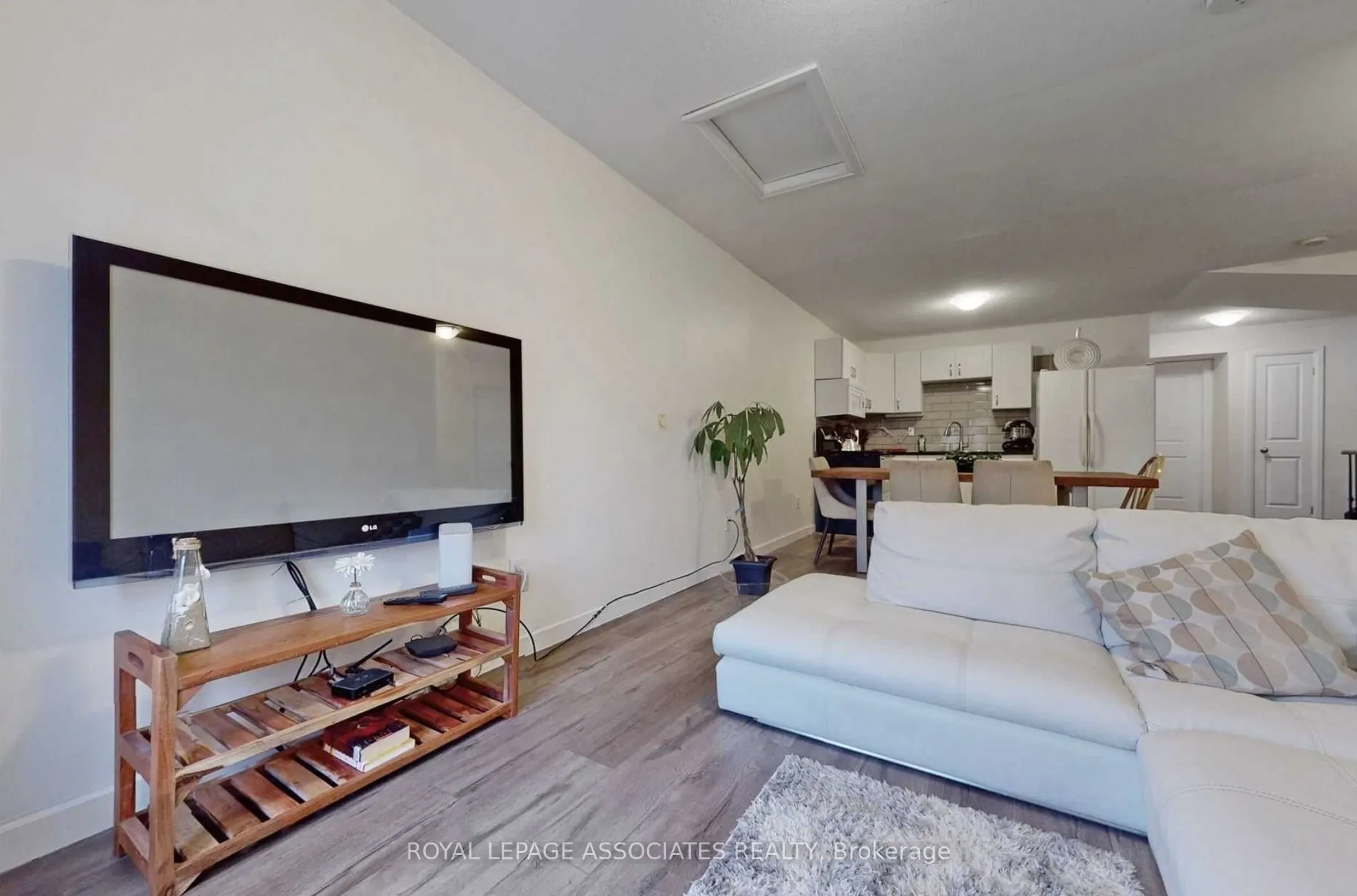 8 Longshore Way