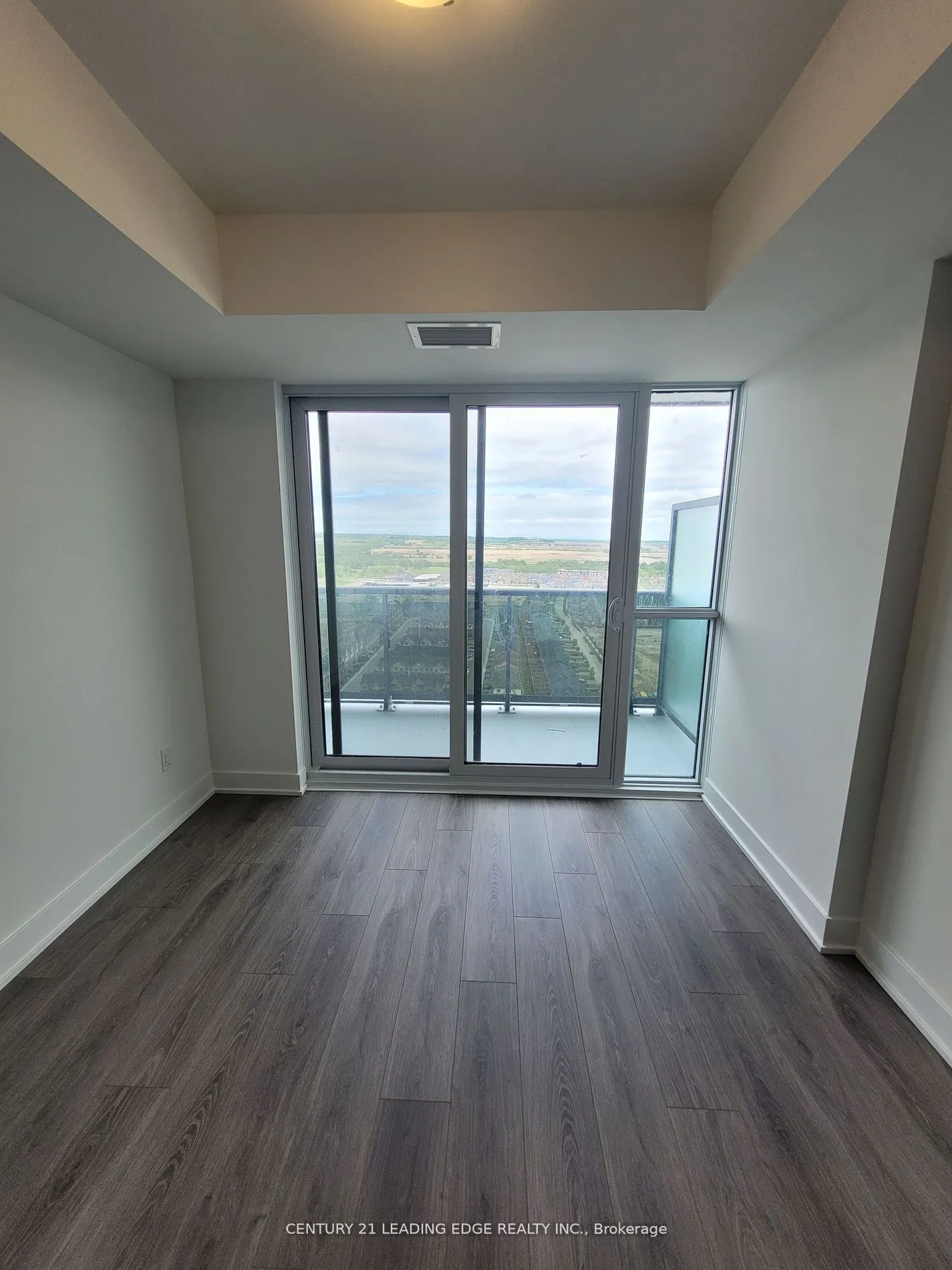 2545 Simcoe Street N, #2602