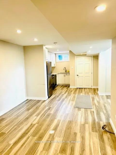 513 Rossland Road E, #Lower
