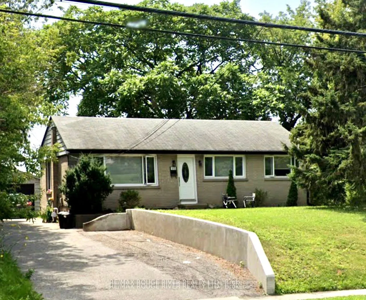 513 Rossland Road E, #Lower