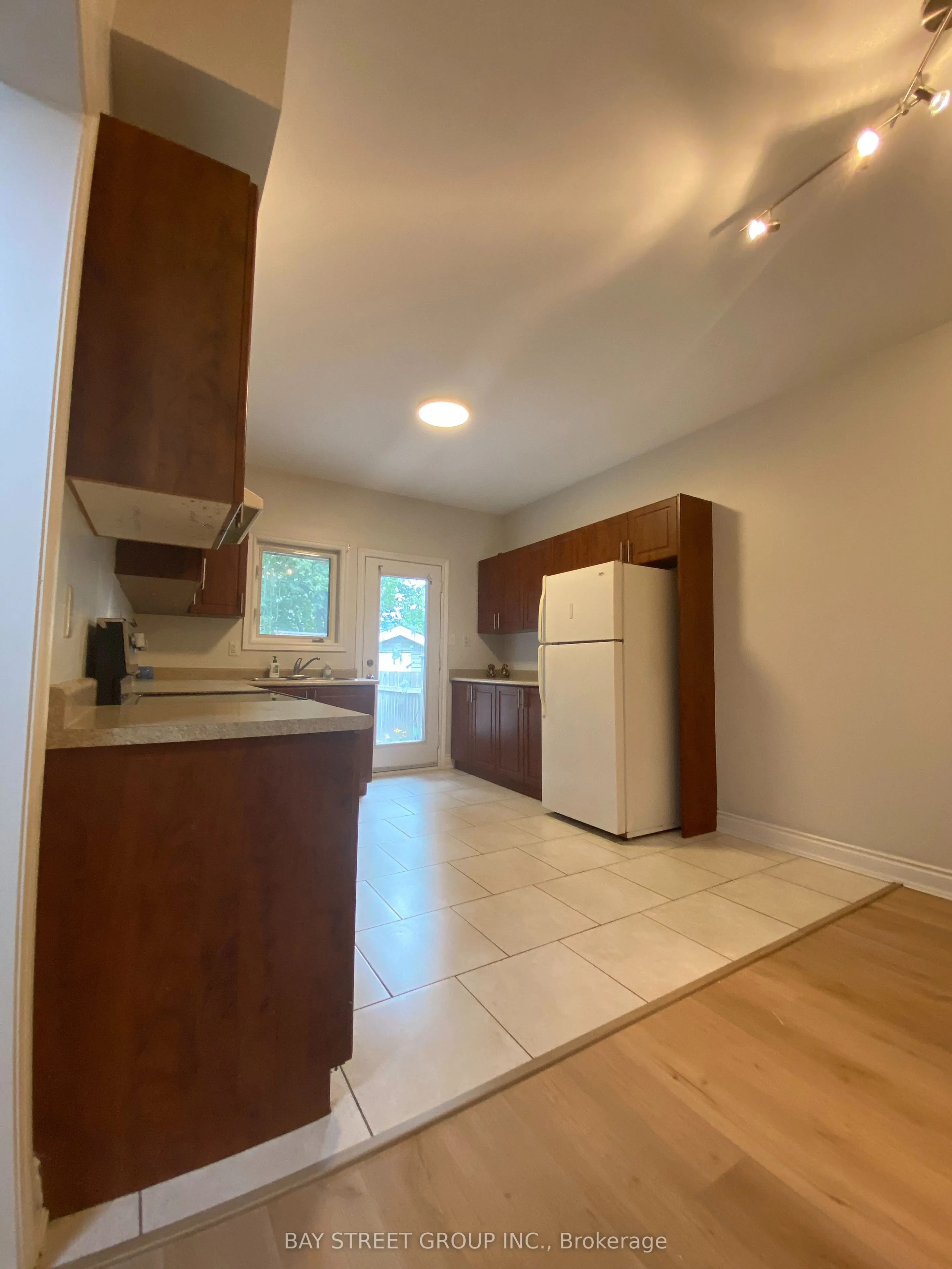 343 Pine Avenue, #lower level