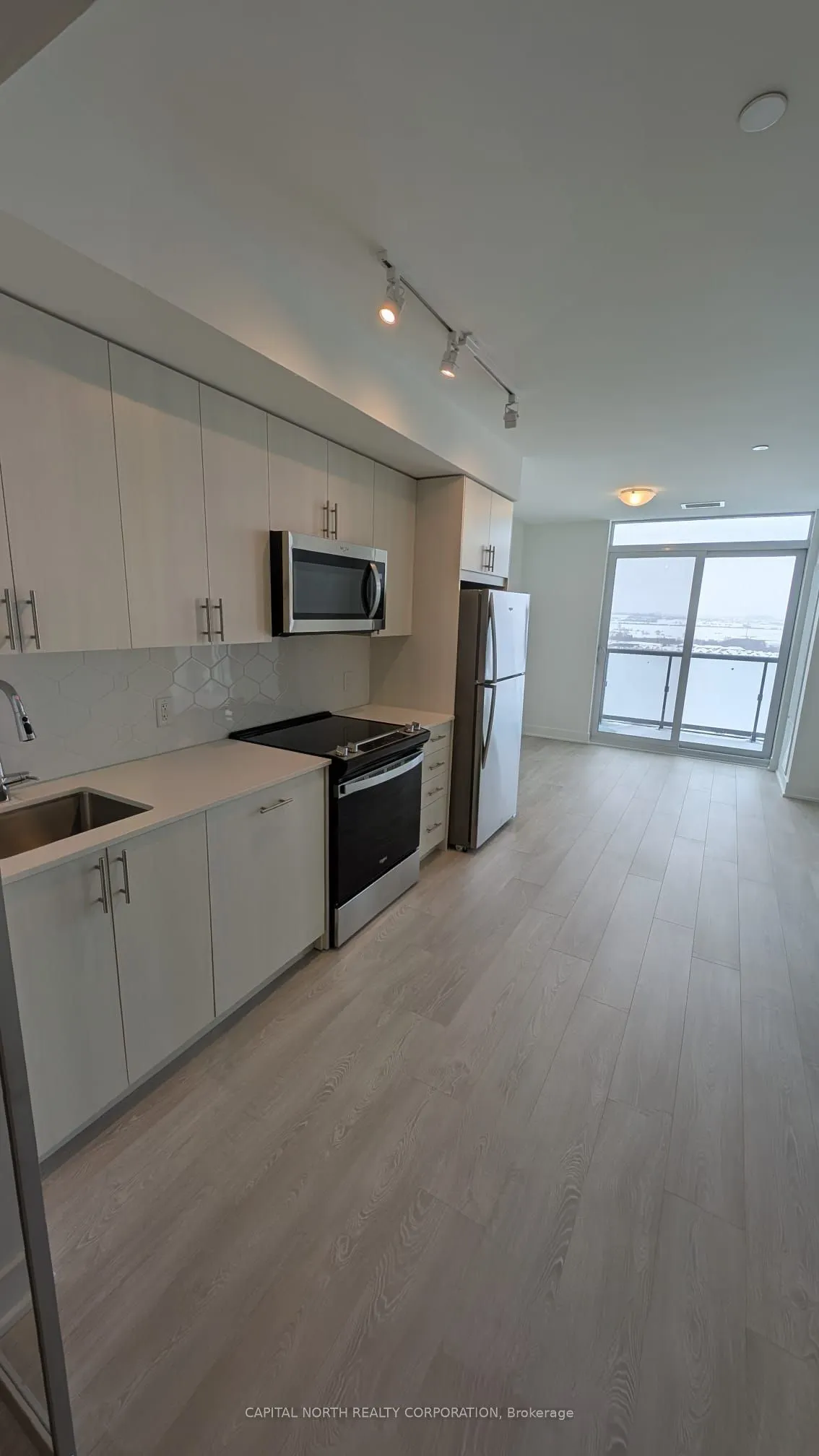 2545 Simcoe Street N, #1904