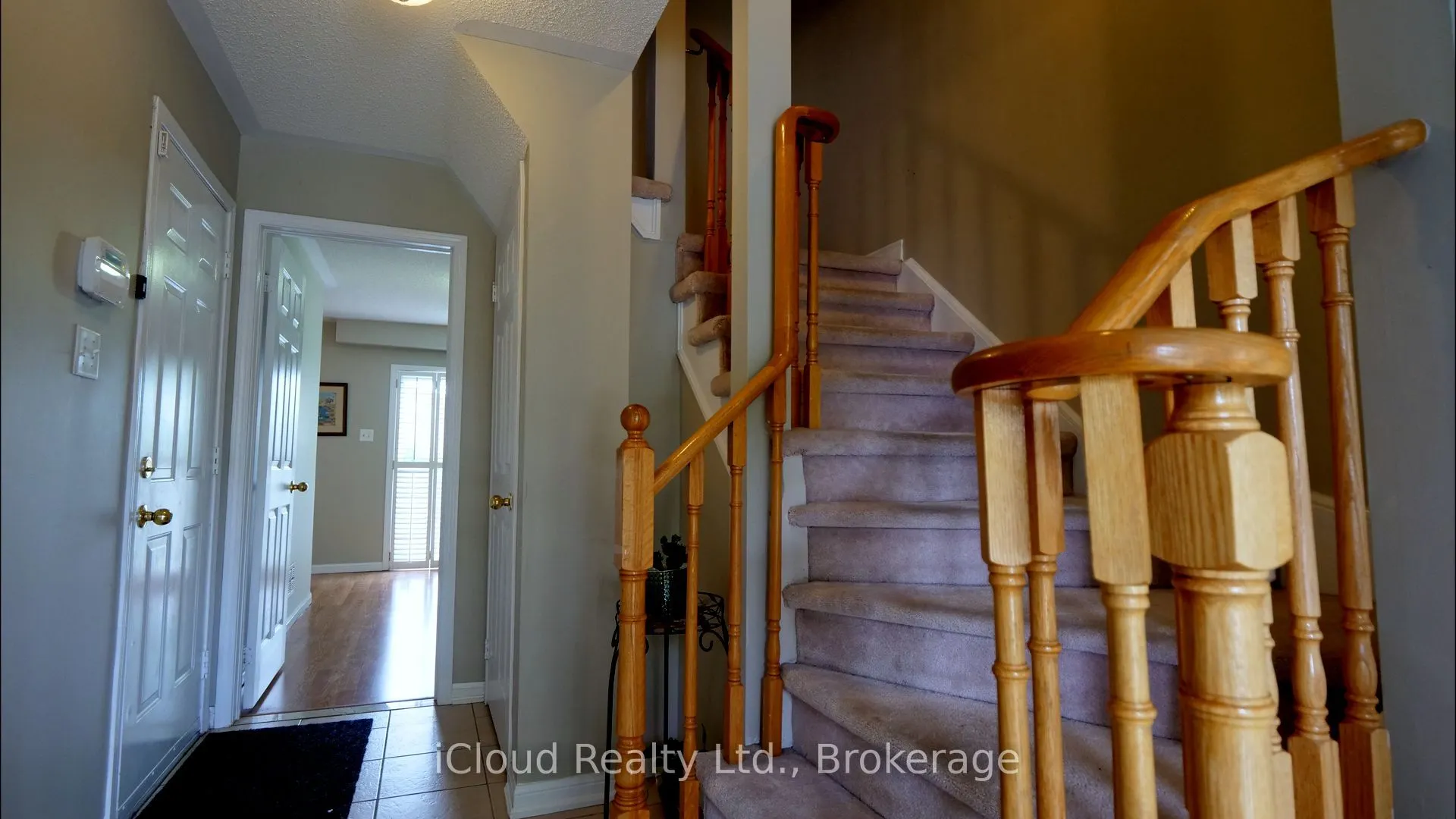 906 Bourne Crescent